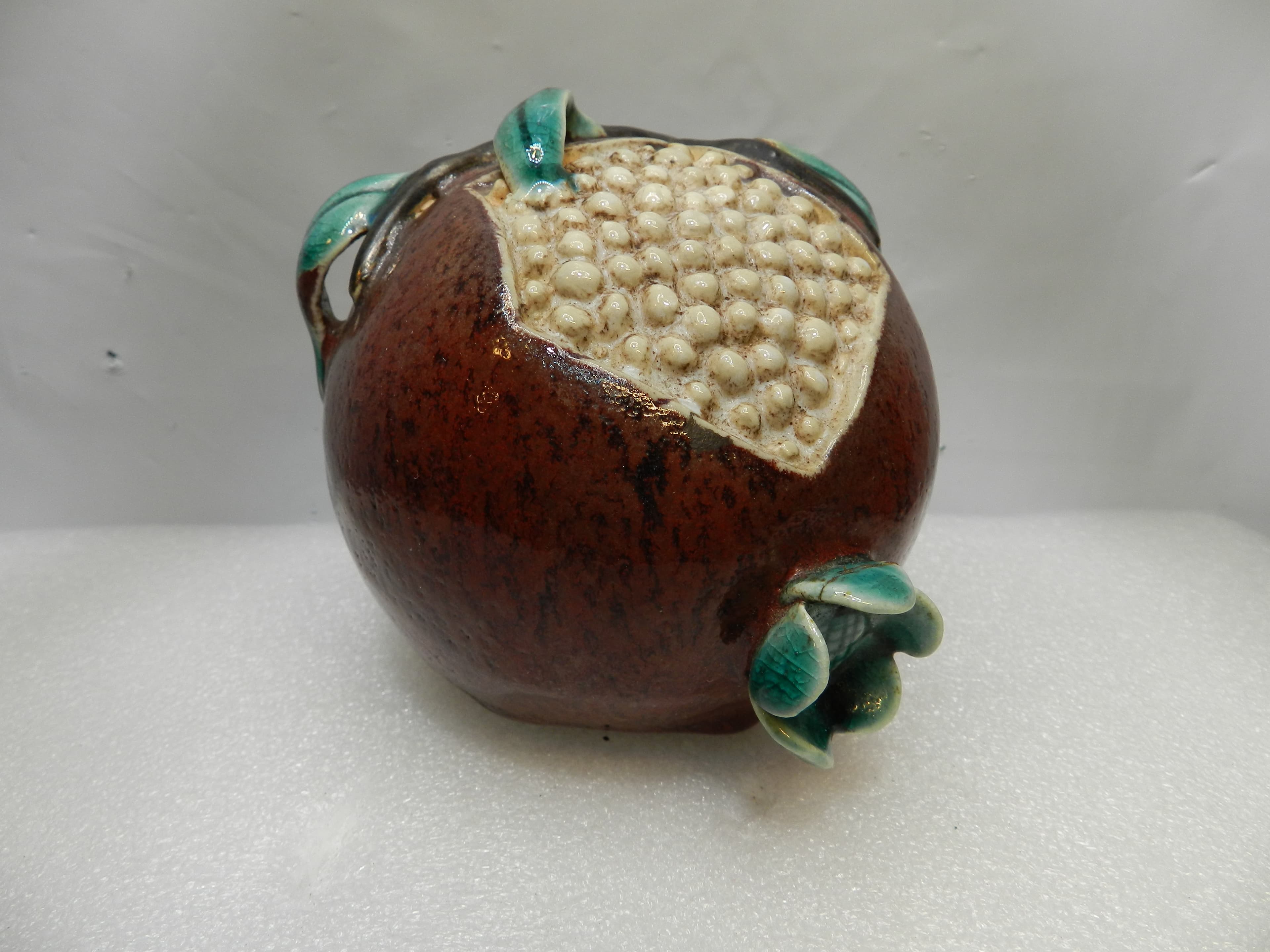 Vintage Chinese Guangdong / Shiwan Pottery Ceramic Pomegranate Artwork (O24S)