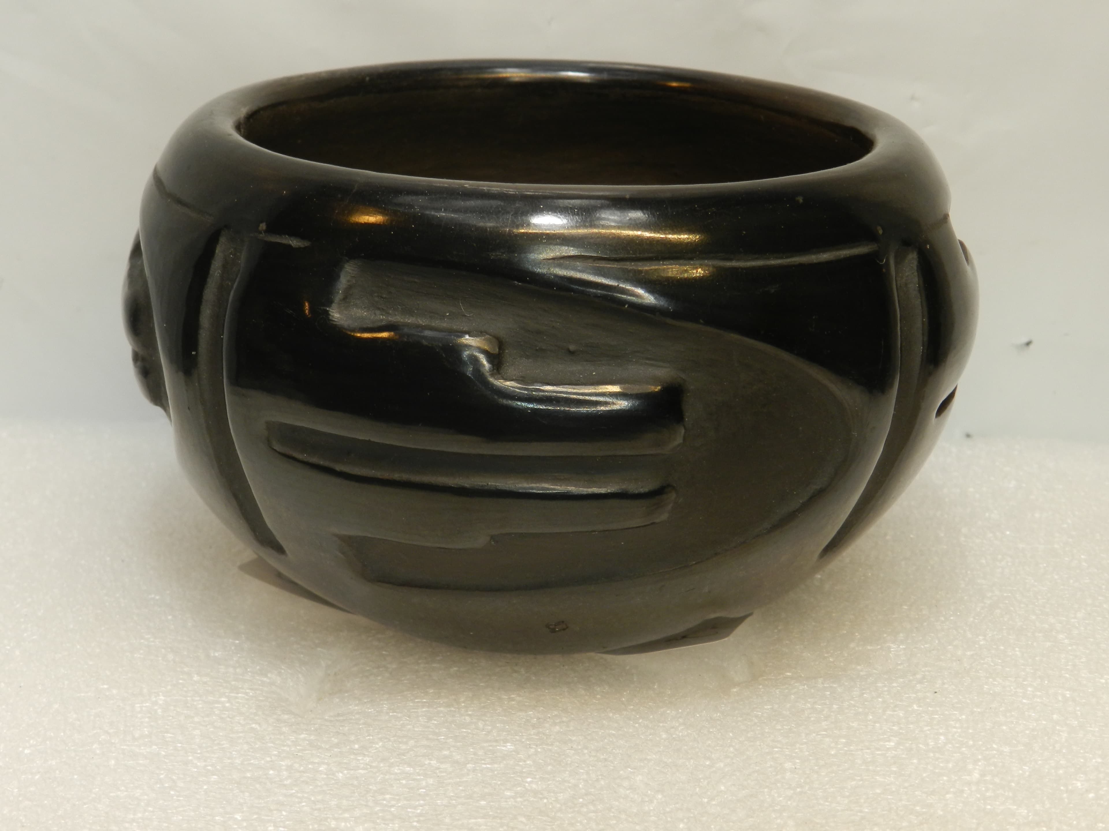 Santa Clara Pueblo Pottery Black sculptural Carving Vase Rose Montoya O25S