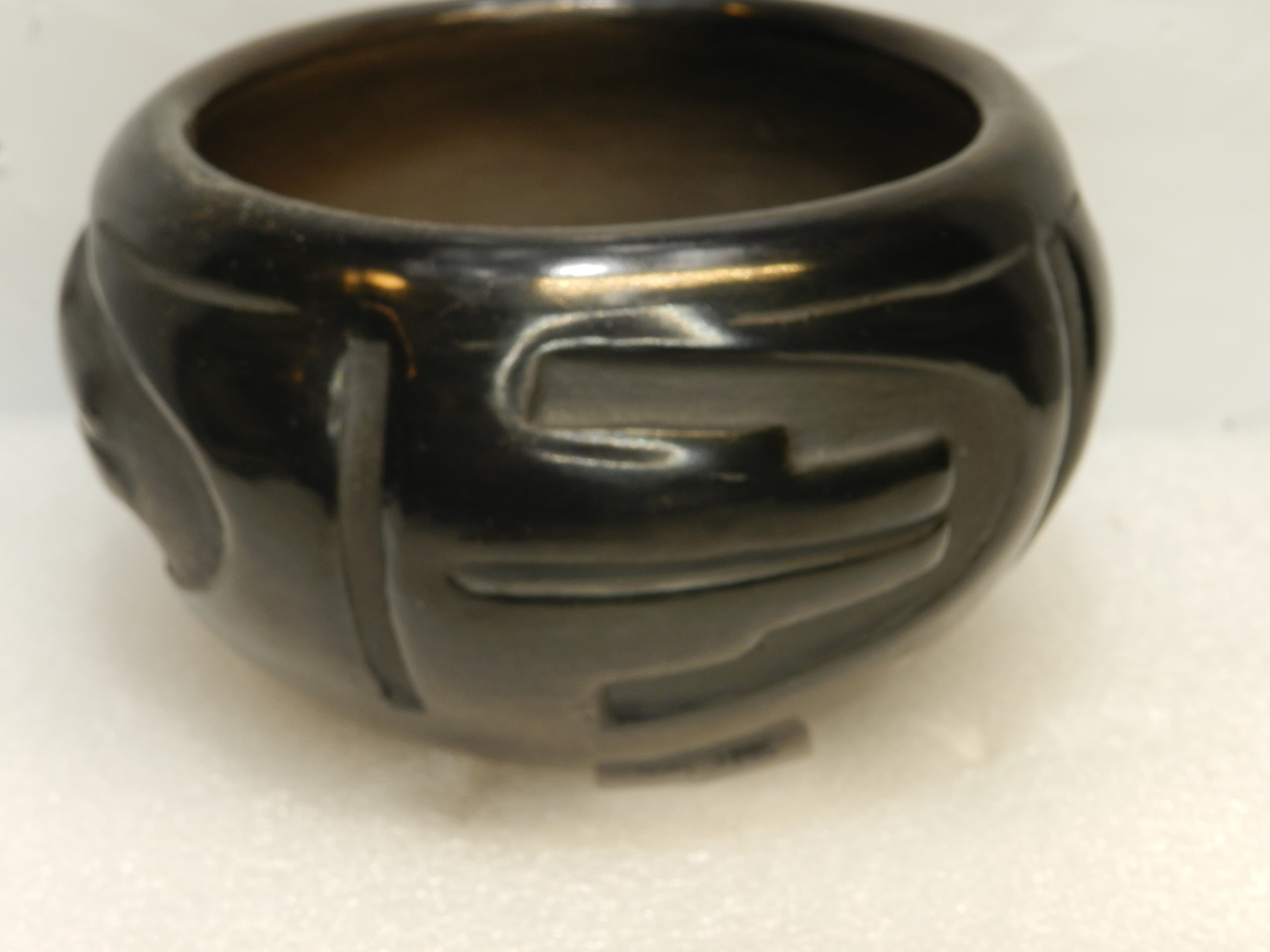 Santa Clara Pueblo Pottery Black sculptural Carving Vase Rose Montoya O25S - Thumbnail 7