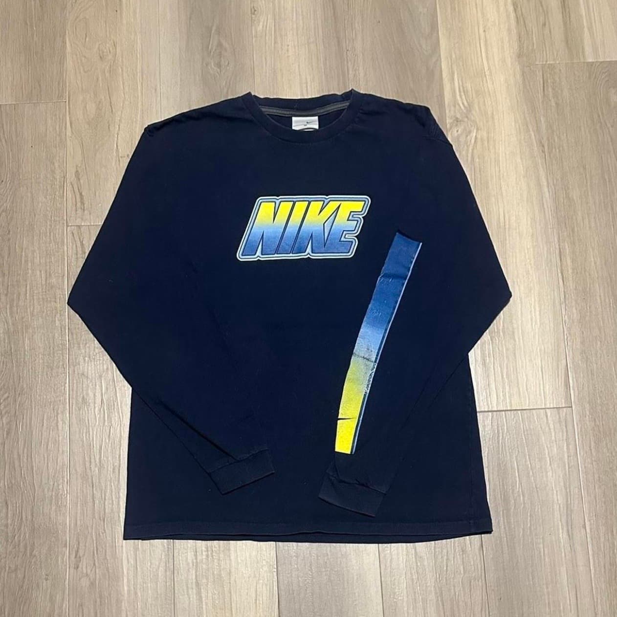 Nike Men's Long Sleeve T-Shirt Navy Size M - Thumbnail 2