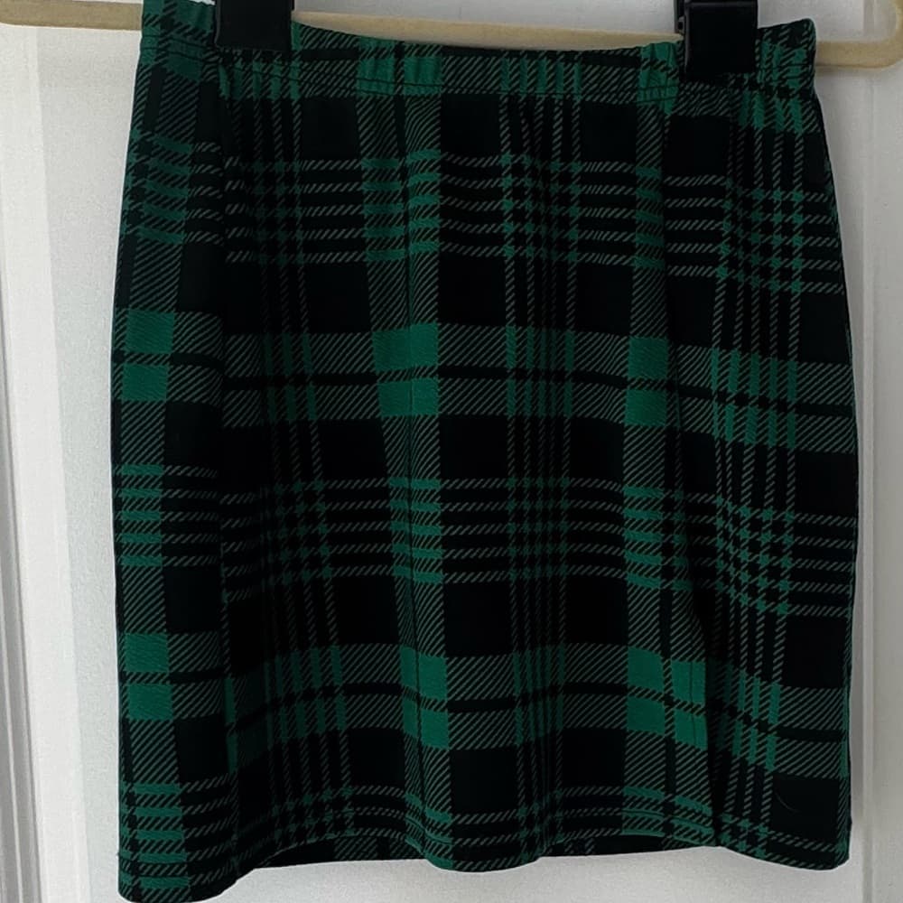 SHEIN Women's Green Black Tartan Plaid Mini Skirt Preppy Schoolgirl Size Medium
