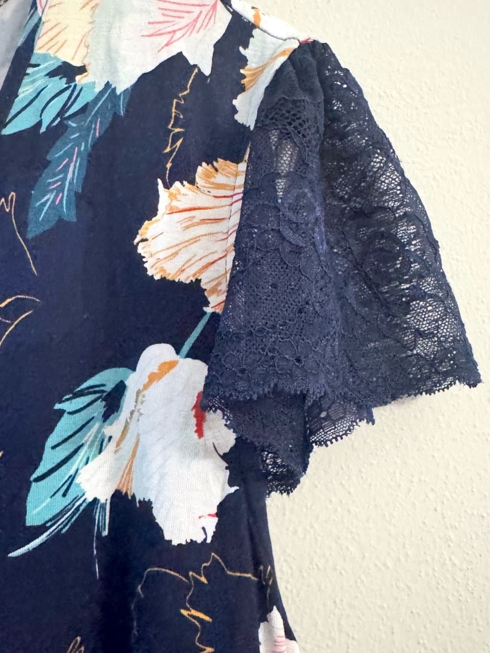 Kaari Blue Navy Floral Lace Sleeve V-Neck Blouse XL Flowy Hem Boho - Thumbnail 5