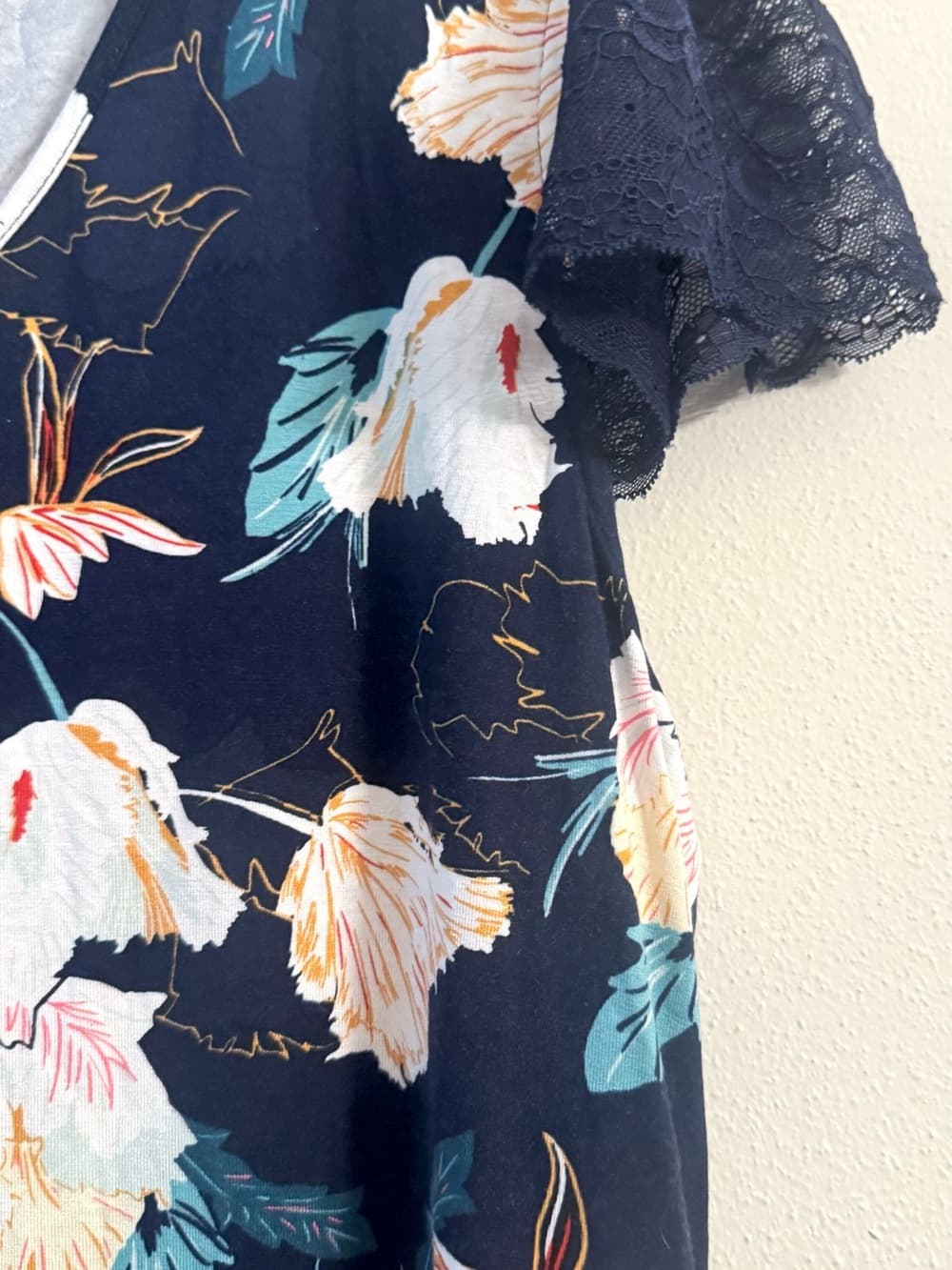 Kaari Blue Navy Floral Lace Sleeve V-Neck Blouse XL Flowy Hem Boho - Thumbnail 4