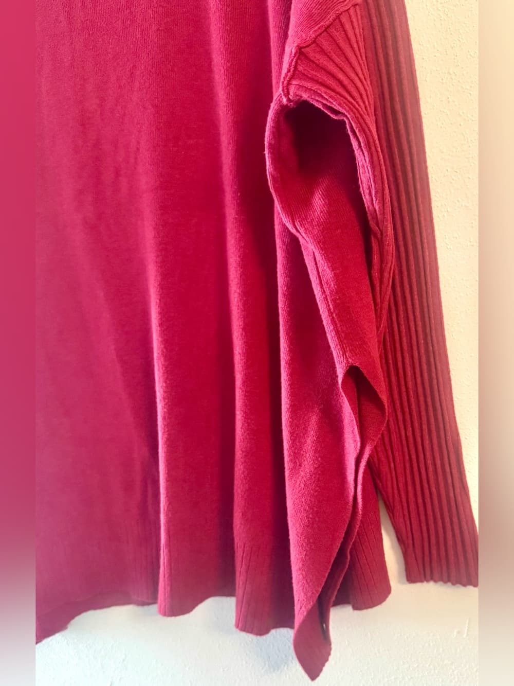 Zenana Outfitters Women's Burgundy Ribbed V-Neck Side Slit Tunic Top Size L/XL - Thumbnail 4