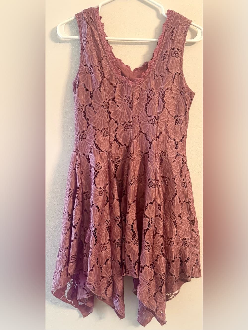 Altar'd State Women's Mauve Crochet Lace Handkerchief Hem Dress Size Small - Thumbnail 2