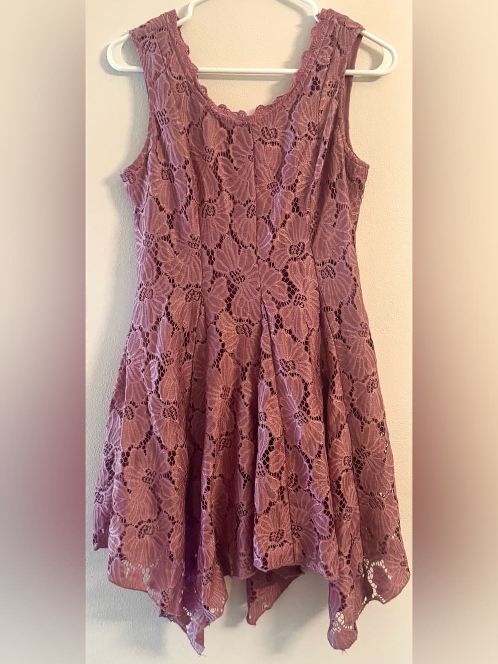 Altar'd State Women's Mauve Crochet Lace Handkerchief Hem Dress Size Small