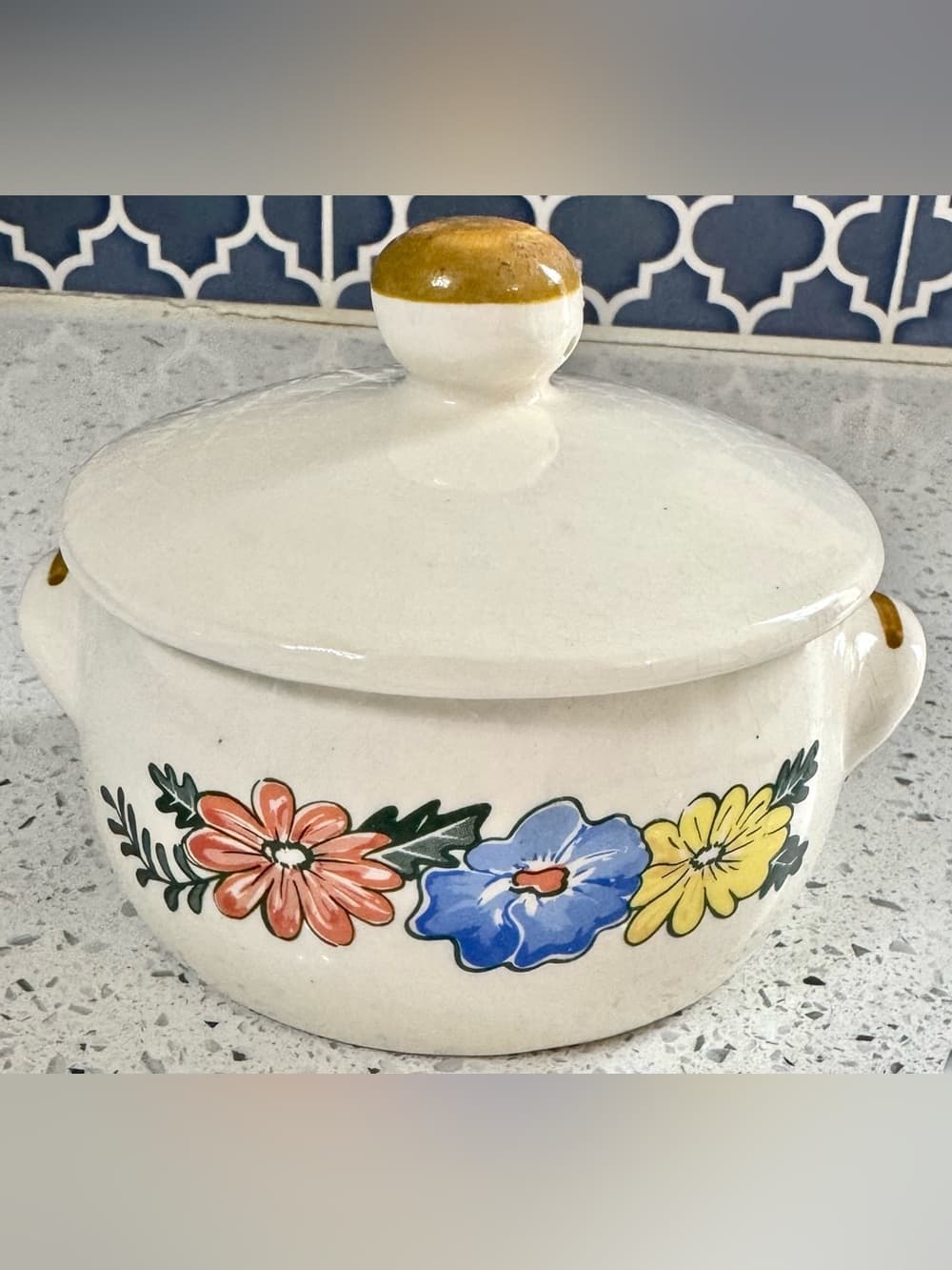 M. Kamenstein Vintage Enamelware Floral Lidded Sugar Bowl Retro 5 Inch