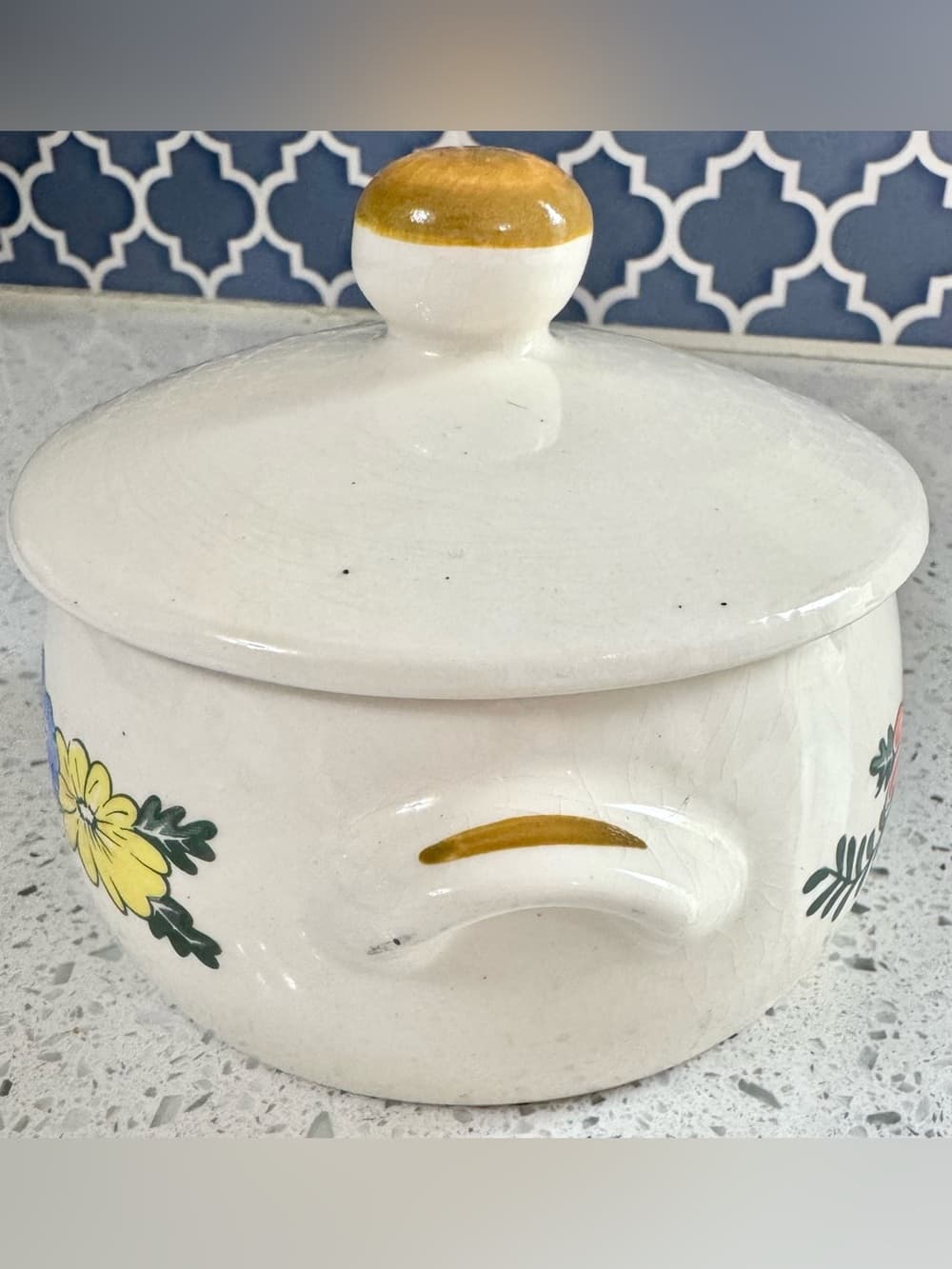 M. Kamenstein Vintage Enamelware Floral Lidded Sugar Bowl Retro 5 Inch - Thumbnail 2
