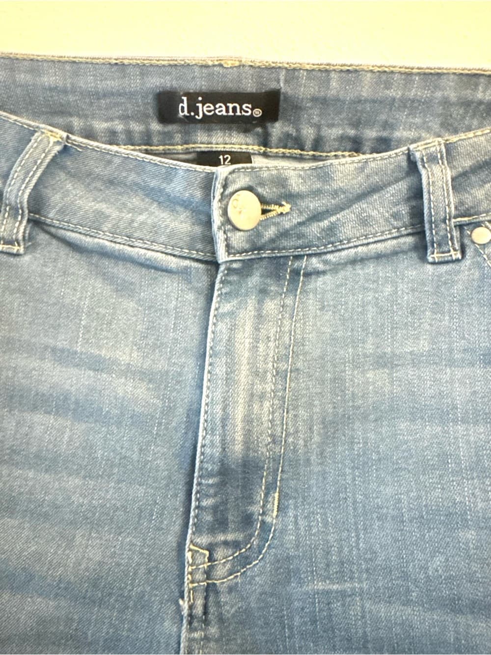 d.Jeans Women’s Light Wash Stretch Cropped Capri Jeans Denim Size 12 - Thumbnail 3