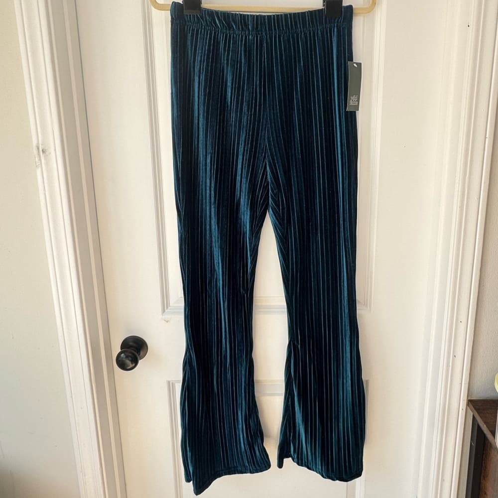 Wild Fable Women's Teal Velvet Ribbed Flare Pull On Pants NWT Size Small