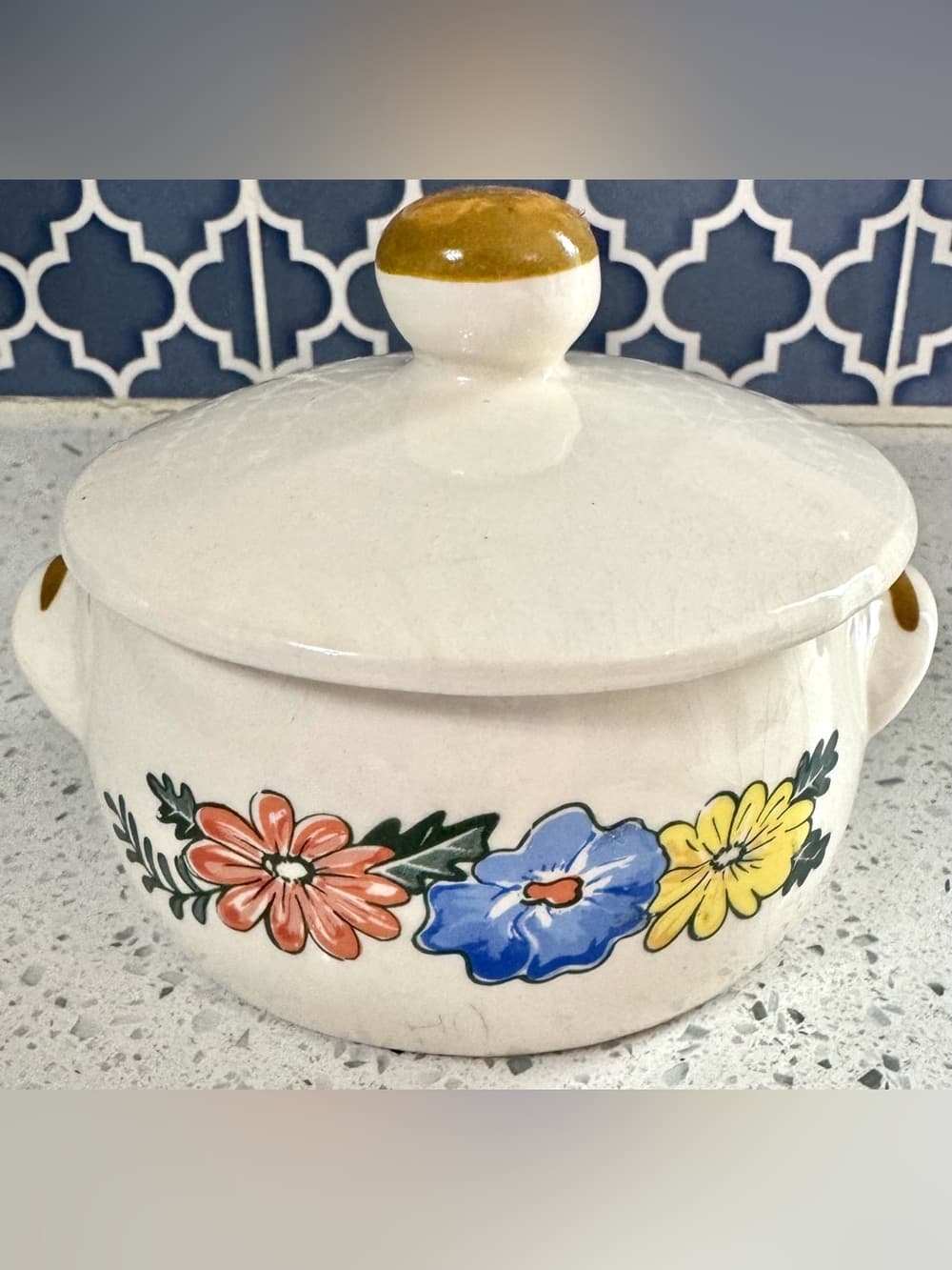 M. Kamenstein Vintage Enamelware Floral Lidded Sugar Bowl Retro 5 Inch - Thumbnail 3