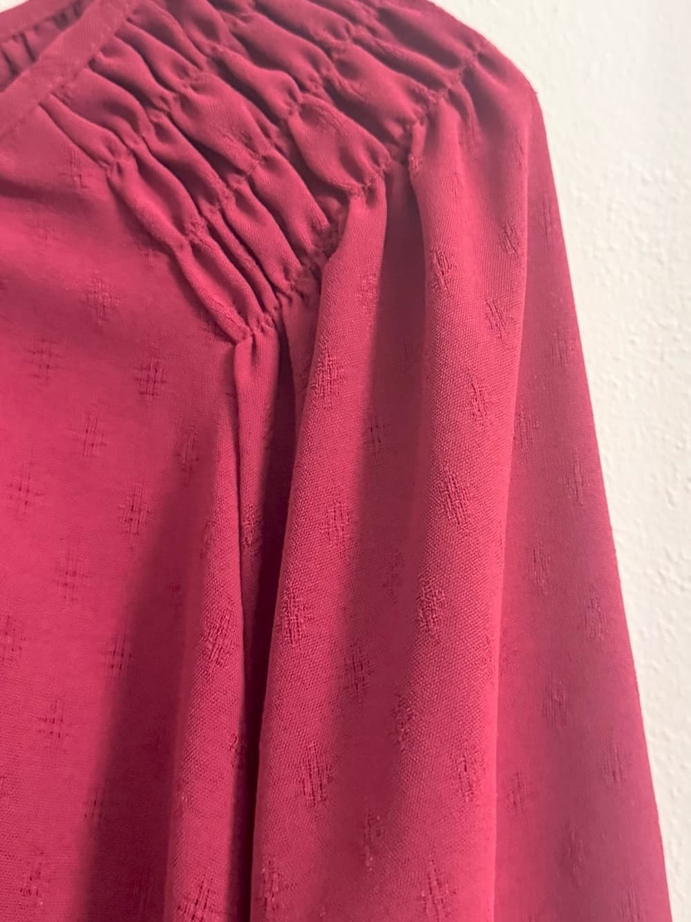 Jessica Simpson Burgundy Long Sleeve Blouse L Smocked Shoulder Ruched Cuff Boho - Thumbnail 3