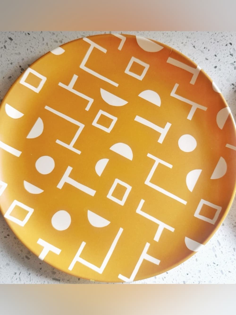 Room Essentials Set of 4 Round Dinner Plates 9 Inch Geometric Orange Yellow - Thumbnail 3