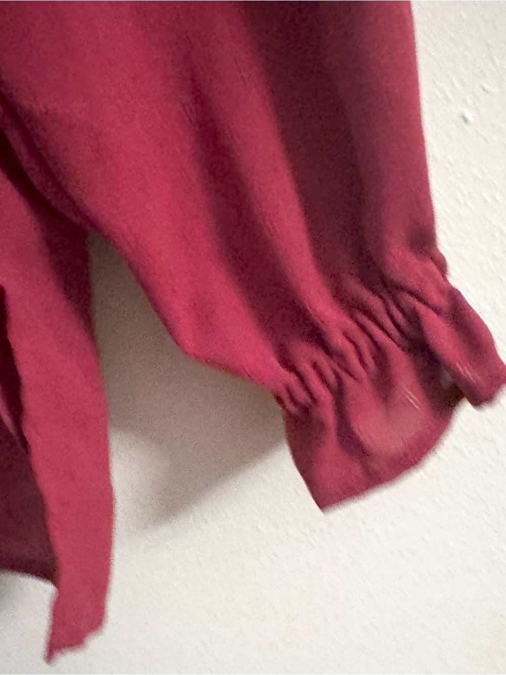 Jessica Simpson Burgundy Long Sleeve Blouse L Smocked Shoulder Ruched Cuff Boho - Thumbnail 4