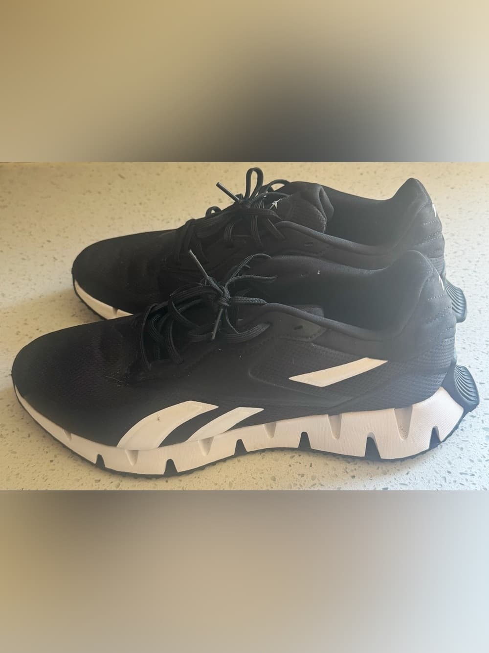 Reebok Mens Black White Running Shoes 10.5