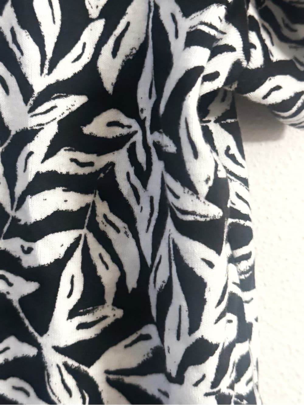 Croft & Barrow Black White Abstract Print Tee Large Short Sleeve Cotton Top - Thumbnail 3