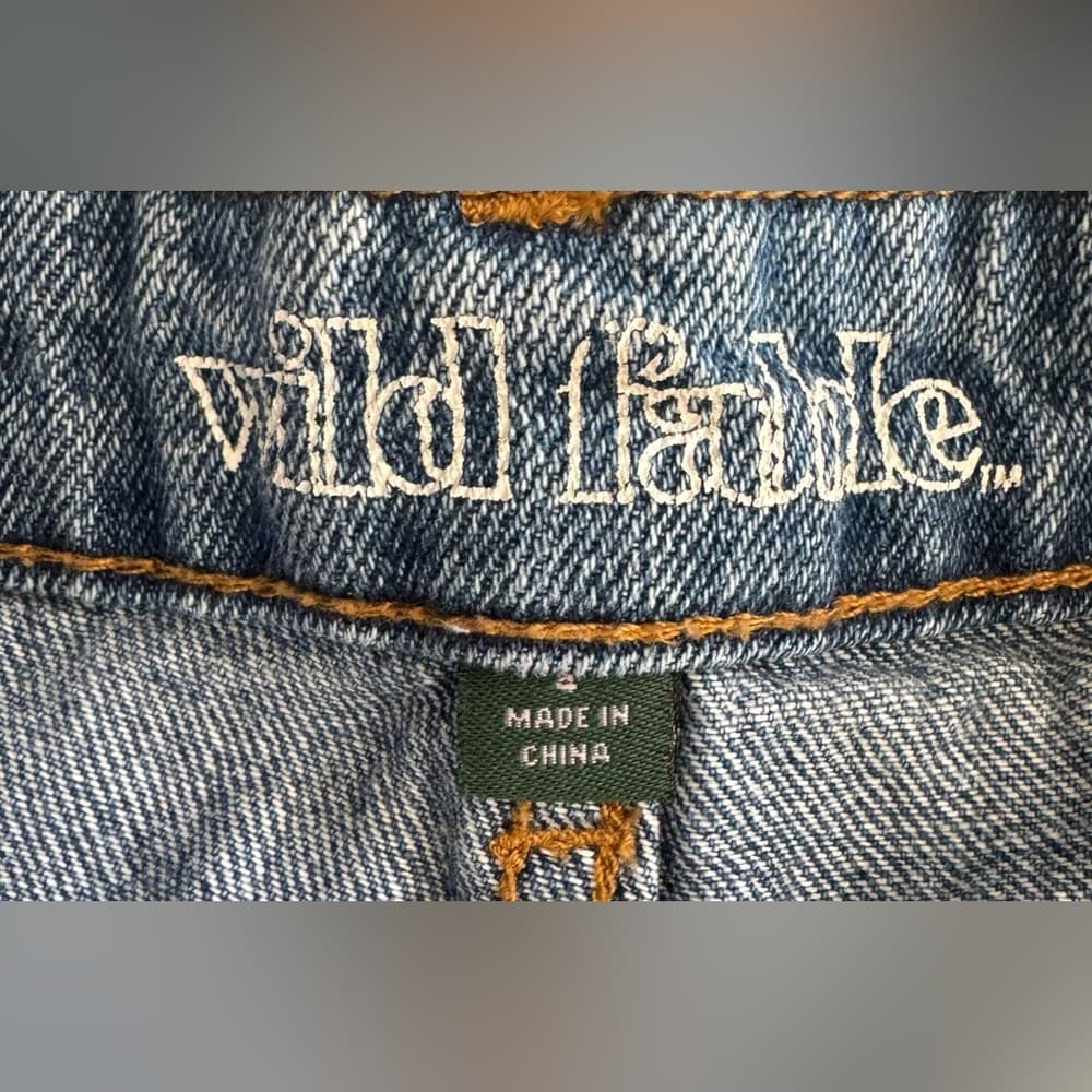 Wild Fable Women's Light Wash Distressed Denim Cutoff Shorts Frayed Hem Size 4 - Thumbnail 2