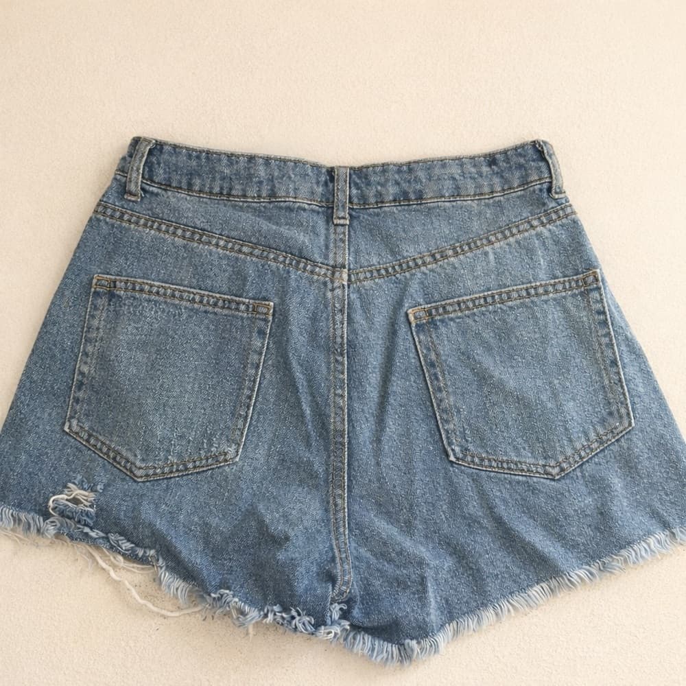 Wild Fable Women's Light Wash Distressed Denim Cutoff Shorts Frayed Hem Size 4
