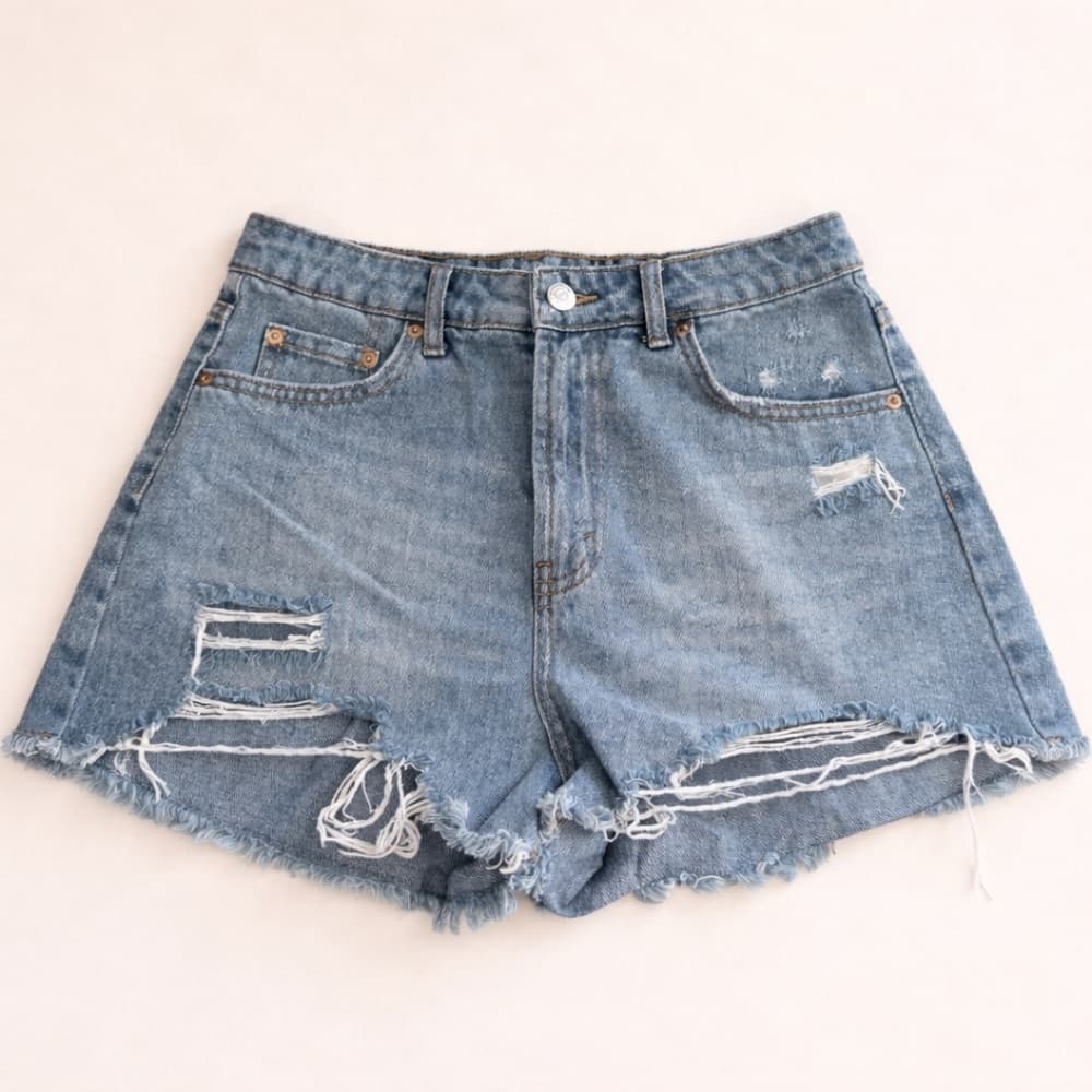 Wild Fable Women's Light Wash Distressed Denim Cutoff Shorts Frayed Hem Size 4 - Thumbnail 4