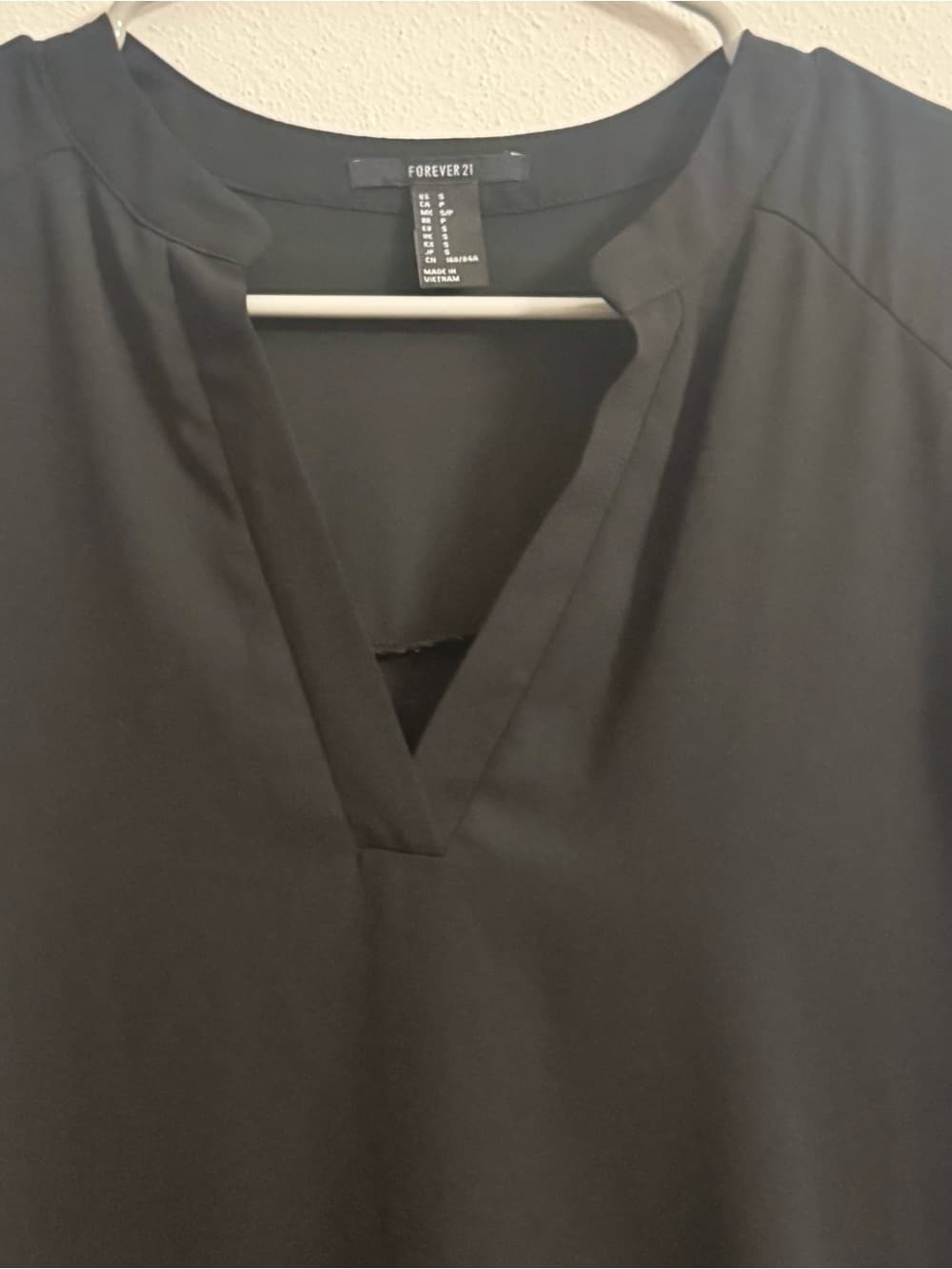 Forever 21 Black V-Neck 3/4 Sleeve Blouse L Flowy Chiffon Casual Workwear - Thumbnail 3