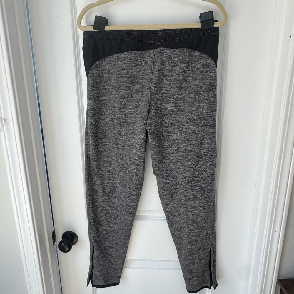 Umbro Gray Jogger Sweatpants Youth XL Slim Fit Zip Pocket Athletic - Thumbnail 2