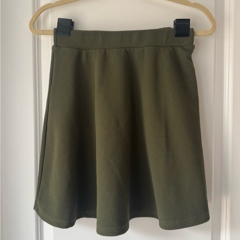 SHEIN Women's Olive Green Textured A-Line Skater Skirt Casual Size Medium