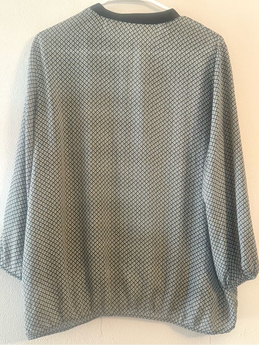Dressbarn Women's Black White Geometric Print Button Down Blouse Size XL - Thumbnail 2