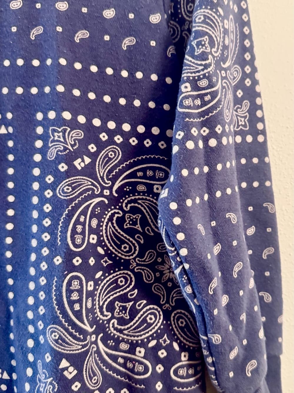 Free Assembly Blue Bandana Print Pullover Hoodie Medium Paisley Casual - Thumbnail 3