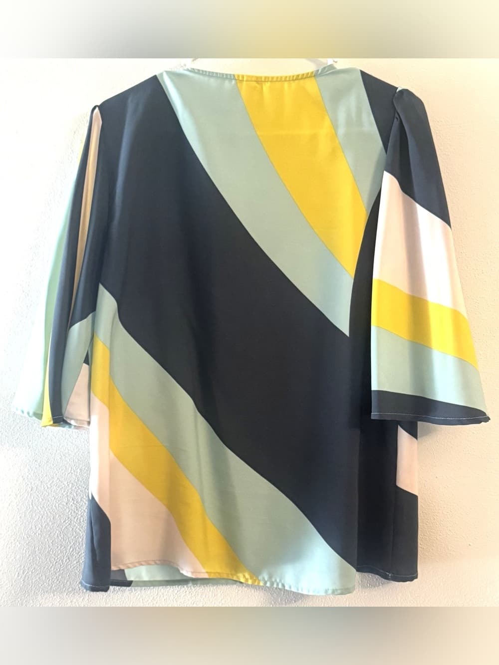 Tyche Women's Navy Mint Yellow Colorblock Flutter Sleeve V-Neck Blouse Large - Thumbnail 2