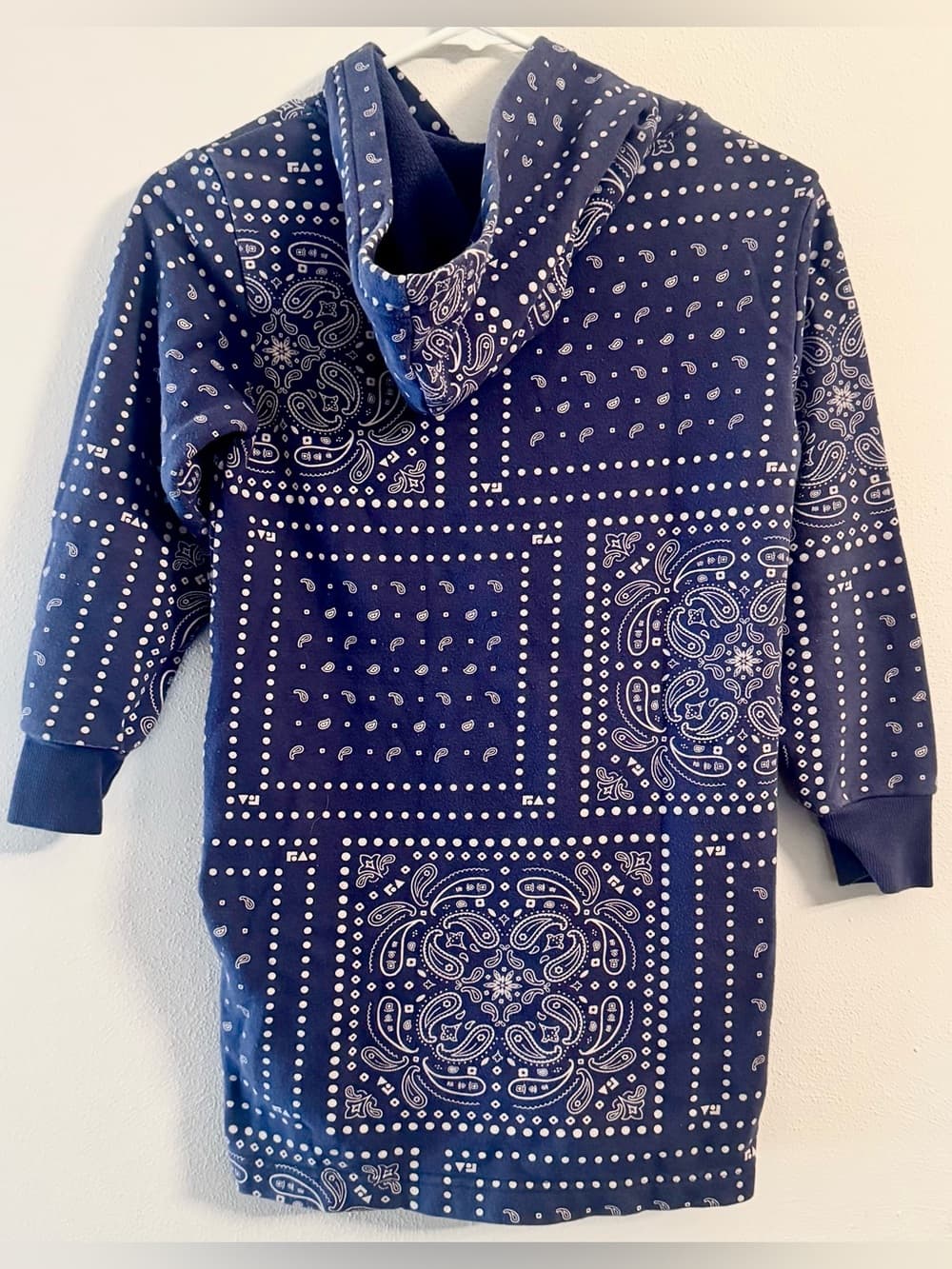 Free Assembly Blue Bandana Print Pullover Hoodie Medium Paisley Casual - Thumbnail 2