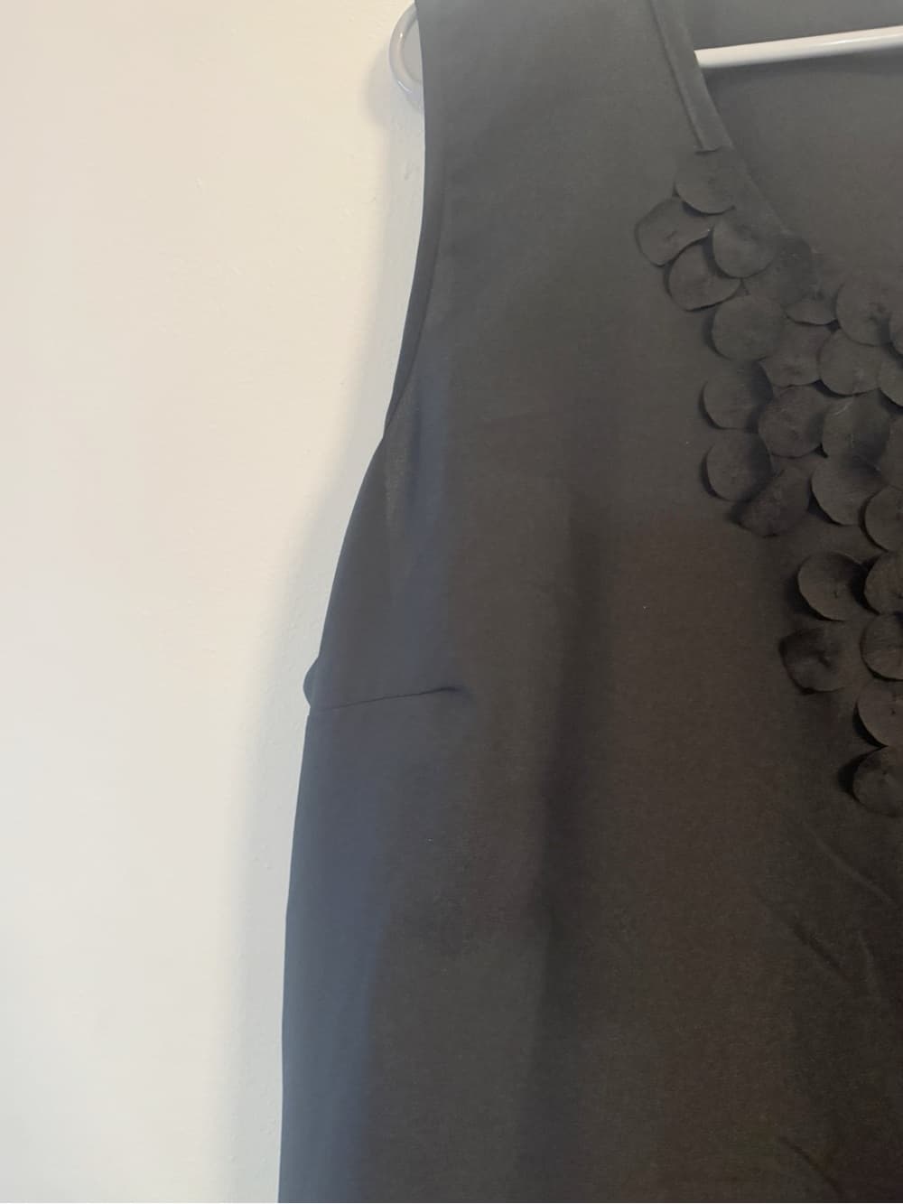 CJ Banks Plus Size 2X Black Sleeveless Top Floral Applique Neckline - Thumbnail 3