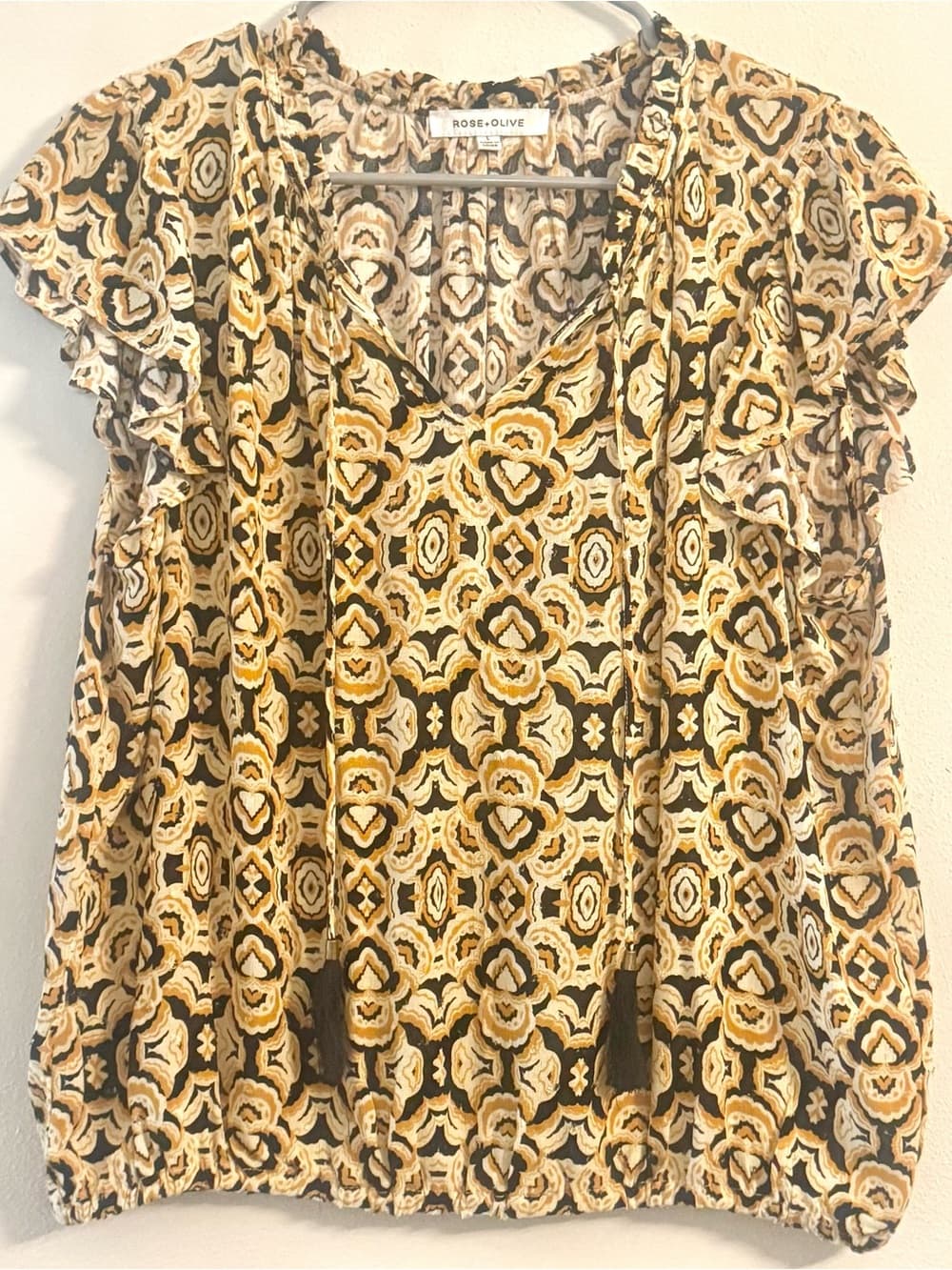 Rose + Olive Gold Black Ikat Print Flowy Cap Sleeve Blouse Size L