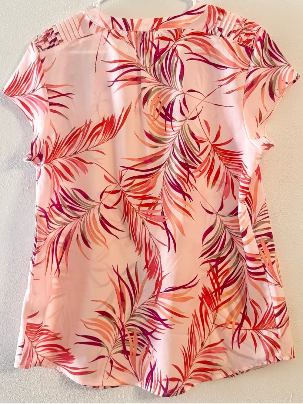 Croft & Barrow Women's Pink Tropical Print Cap Sleeve V-Neck Blouse Size Medium - Thumbnail 2