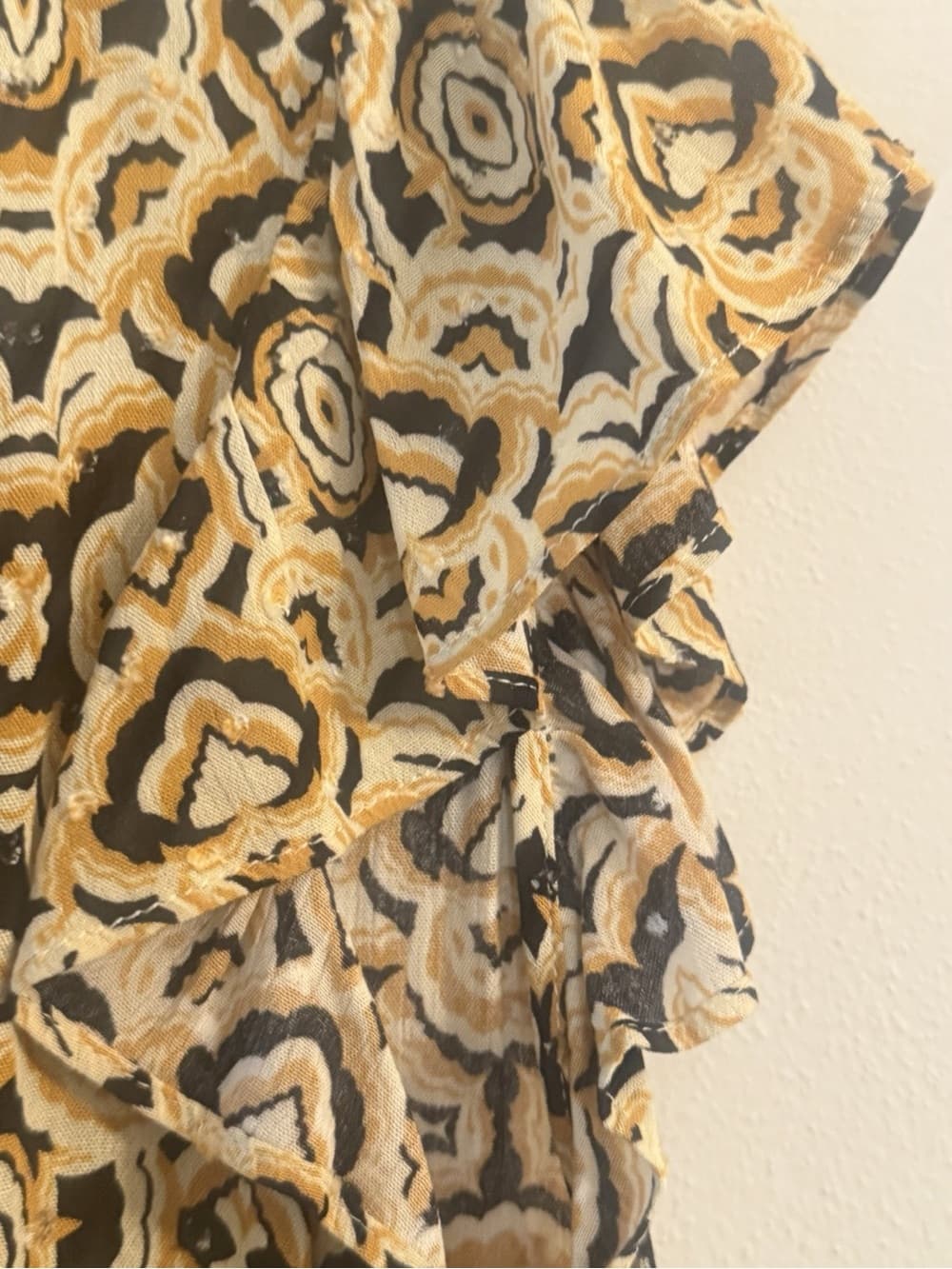 Rose + Olive Gold Black Ikat Print Flowy Cap Sleeve Blouse Size L - Thumbnail 3