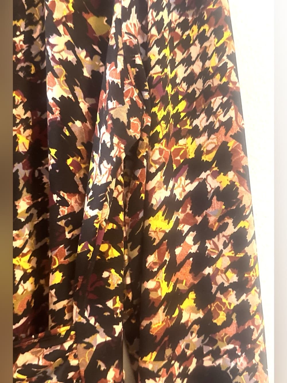 Investments Women's Abstract Print Draped Long Sleeve Stretch Blouse Size Large - Thumbnail 3