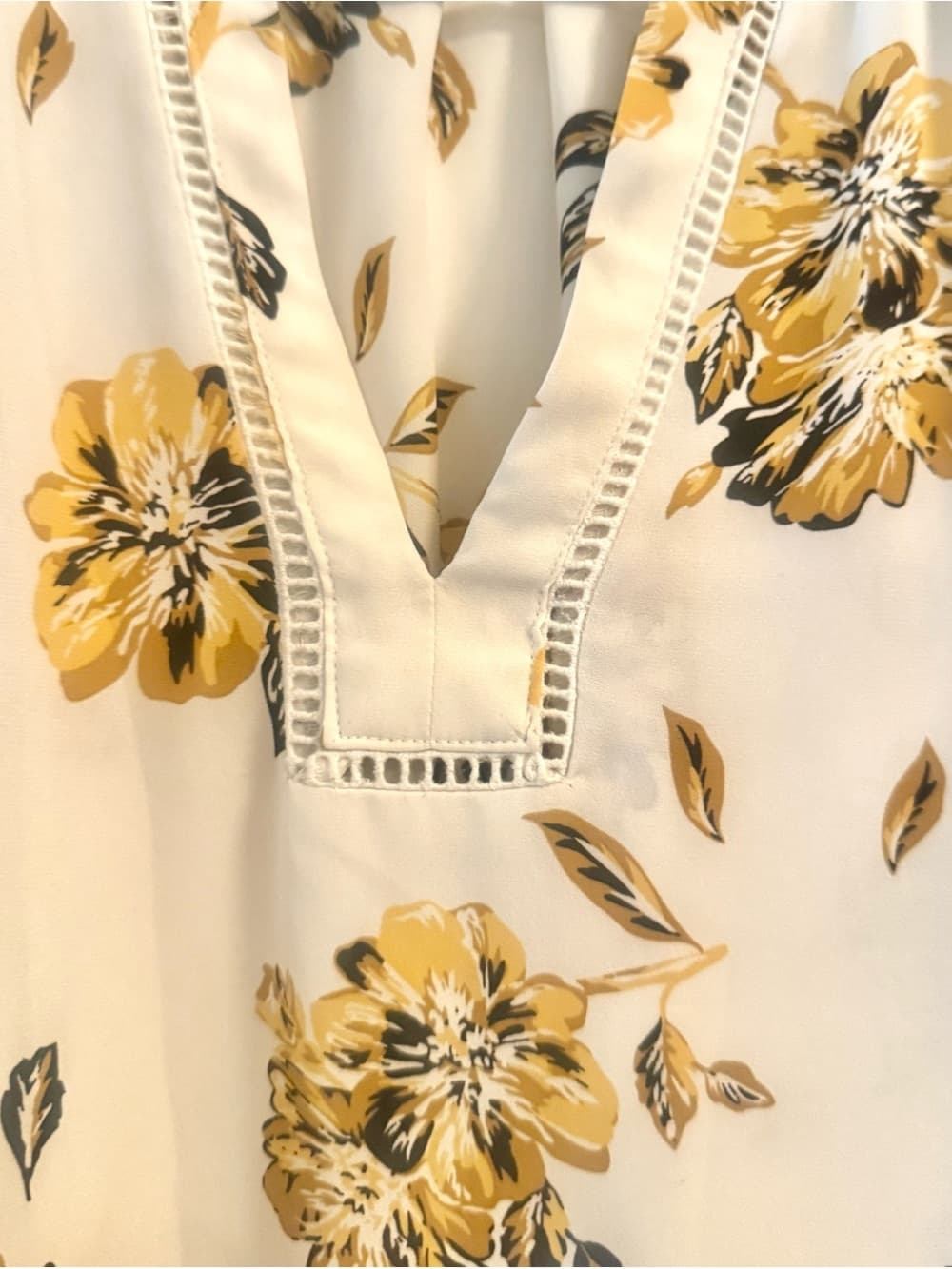 Maurices Women's Cream Yellow Floral Flutter Sleeve V-Neck Blouse Flowy Medium - Thumbnail 3