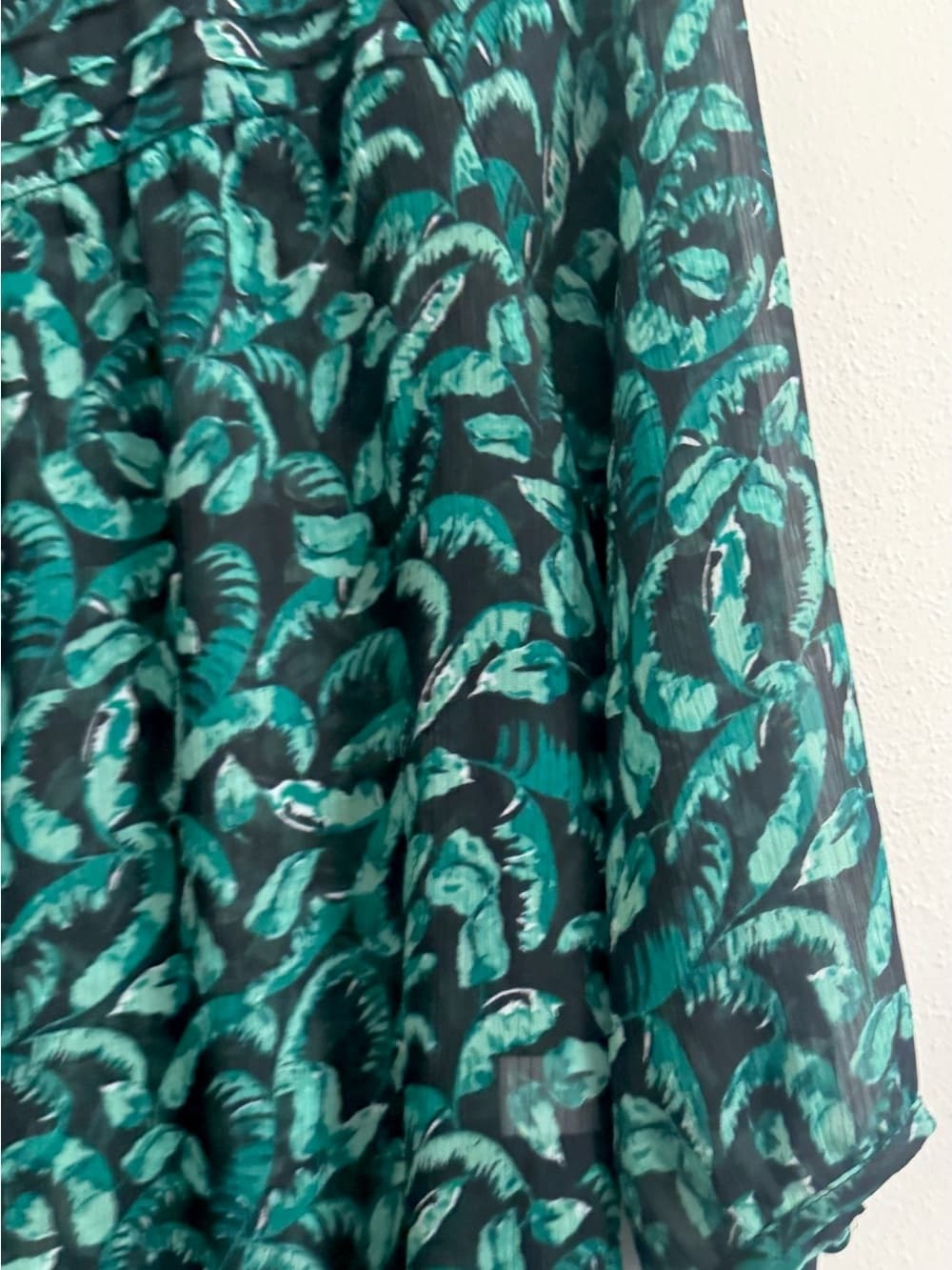 LC Lauren Conrad Teal Black Leaf Print Flutter Sleeve Blouse M Chiffon Flowy - Thumbnail 3