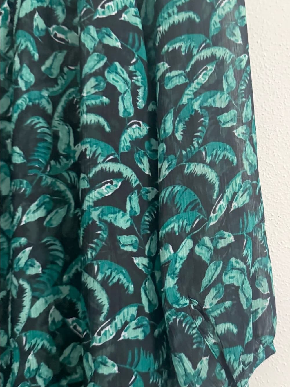 LC Lauren Conrad Teal Black Leaf Print Flutter Sleeve Blouse M Chiffon Flowy - Thumbnail 4