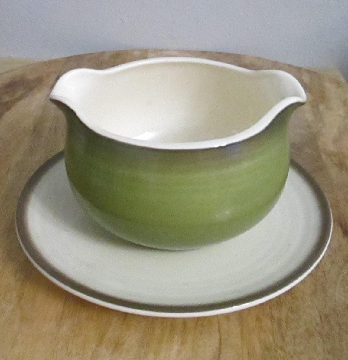 Vintage Metlox Poppytrail Green Sauce or Gravy Boat - Thumbnail 2