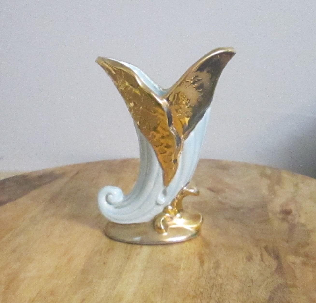 Vintage 50's Weeping Gold Blue Horn Vase - Thumbnail 2