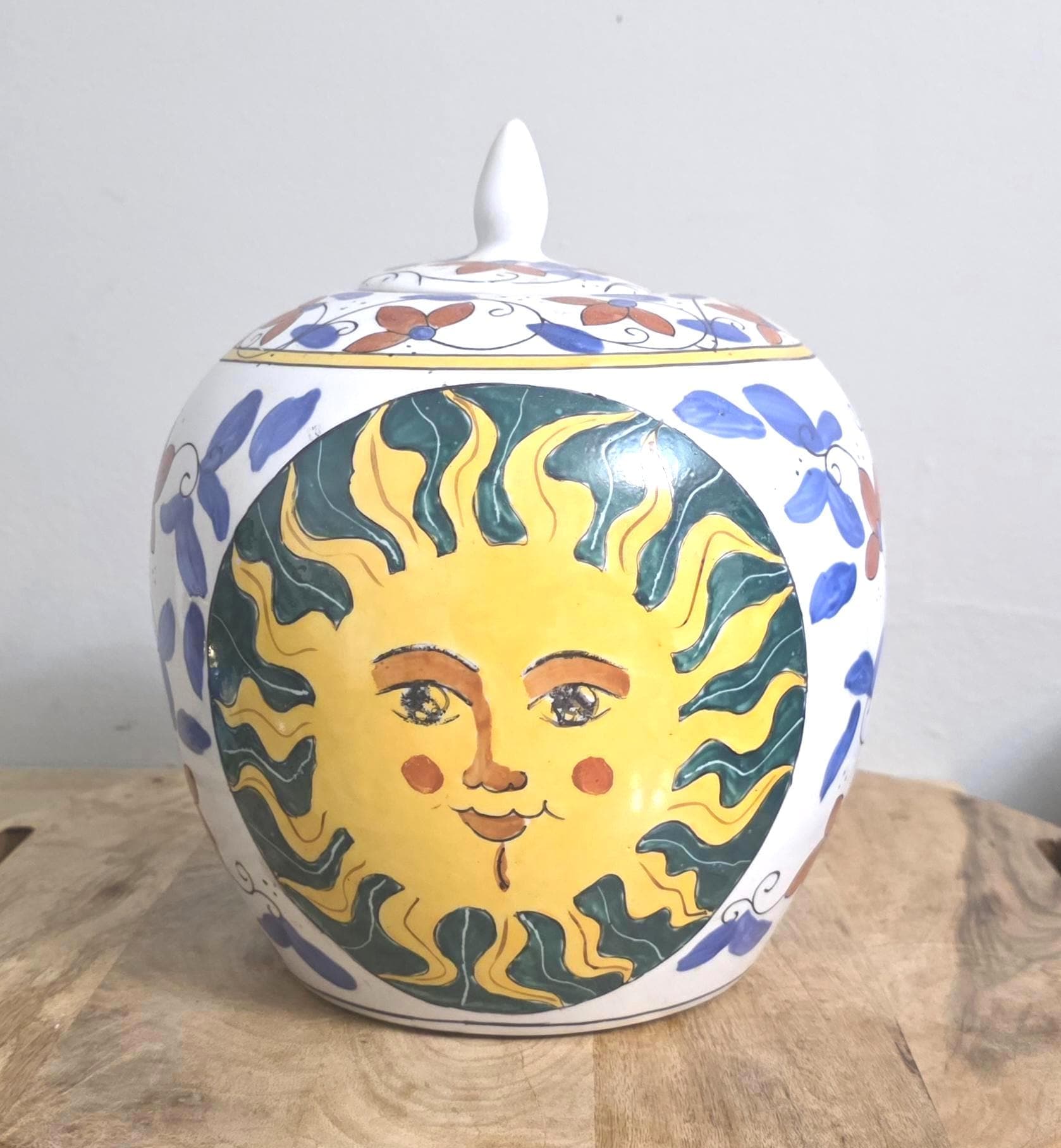 Vintage Sun Design Chinese Ginger Jar