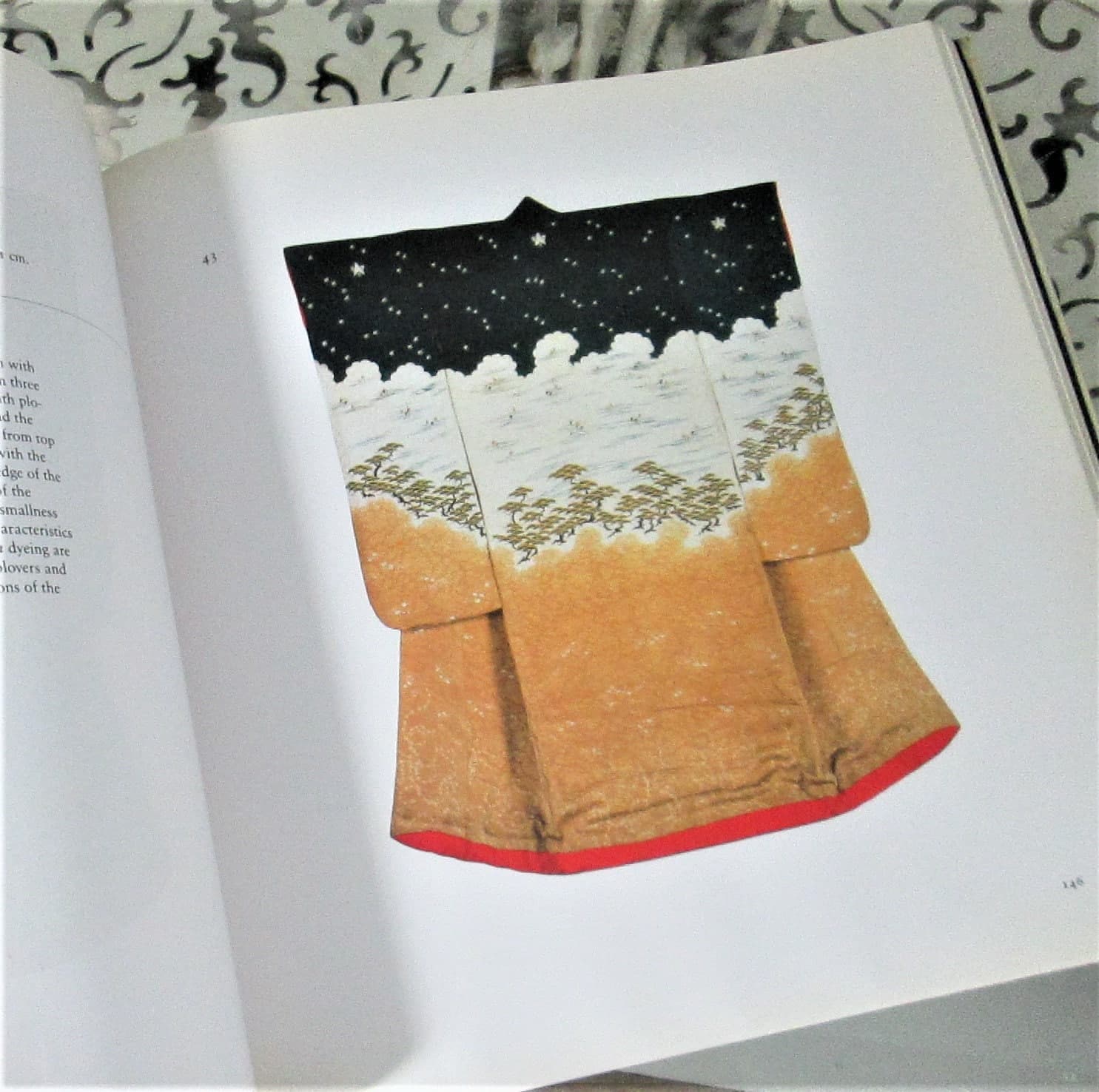 North Carolina Museum of Art Robes of Elegance Exhibition Catalog, 1988 - Thumbnail 3