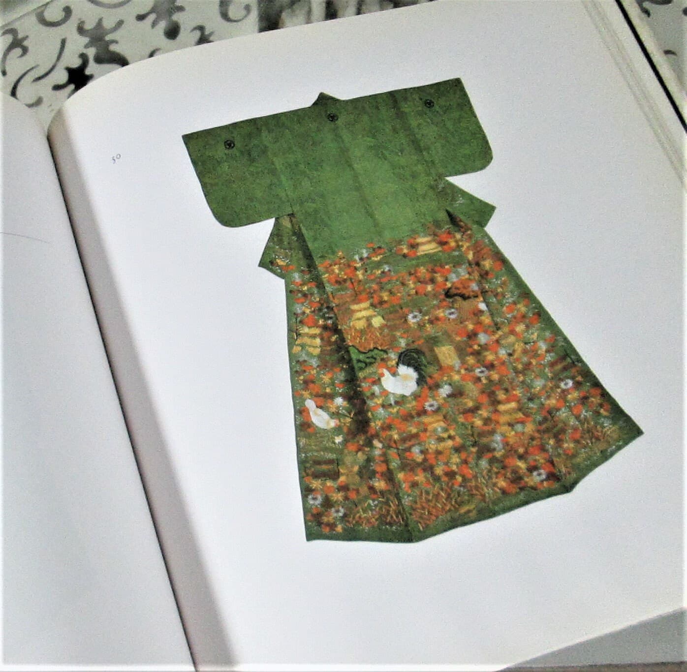 North Carolina Museum of Art Robes of Elegance Exhibition Catalog, 1988 - Thumbnail 2