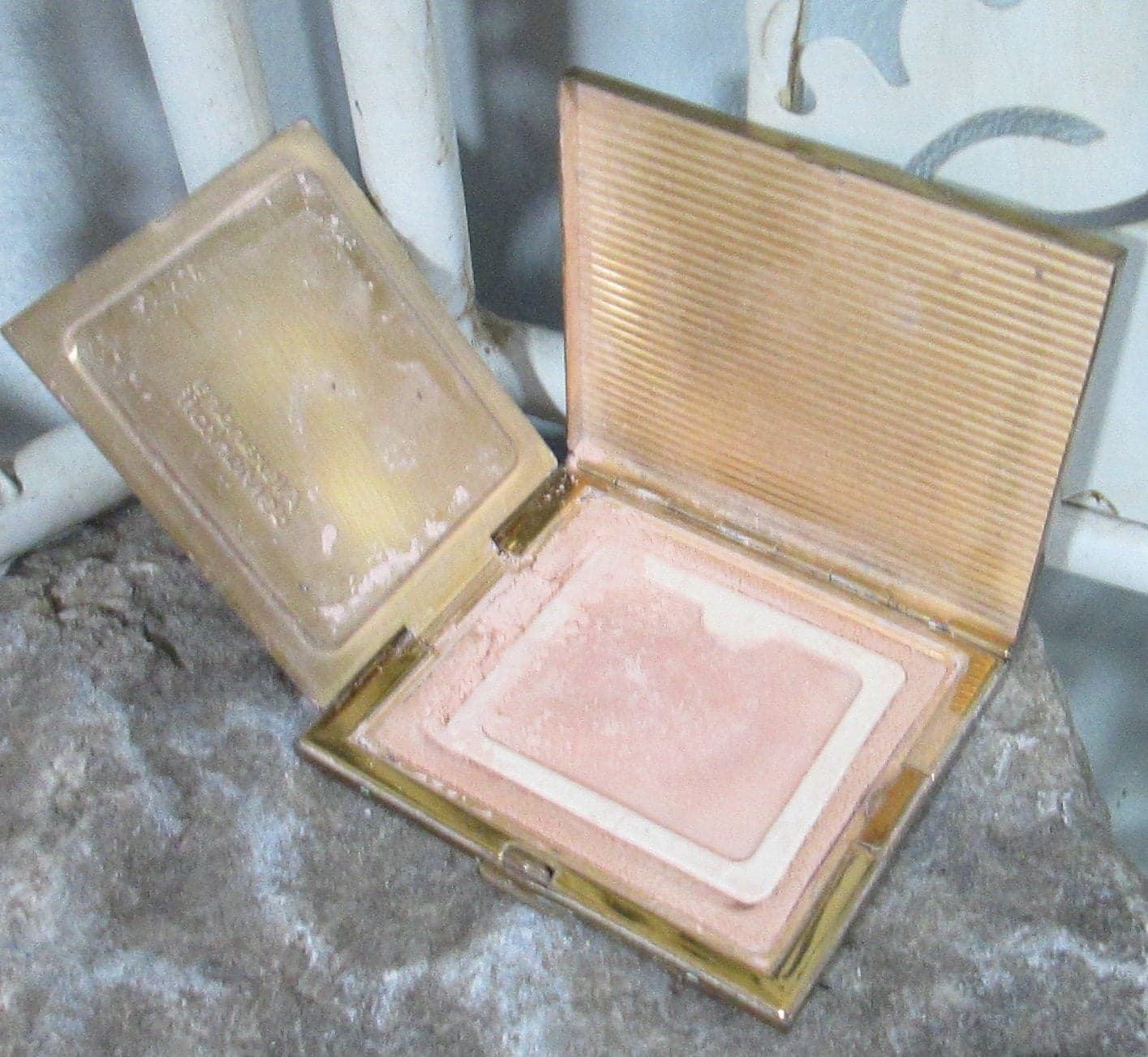 Vintage Alexandra de Markoff Gold Tone Compact - Thumbnail 3