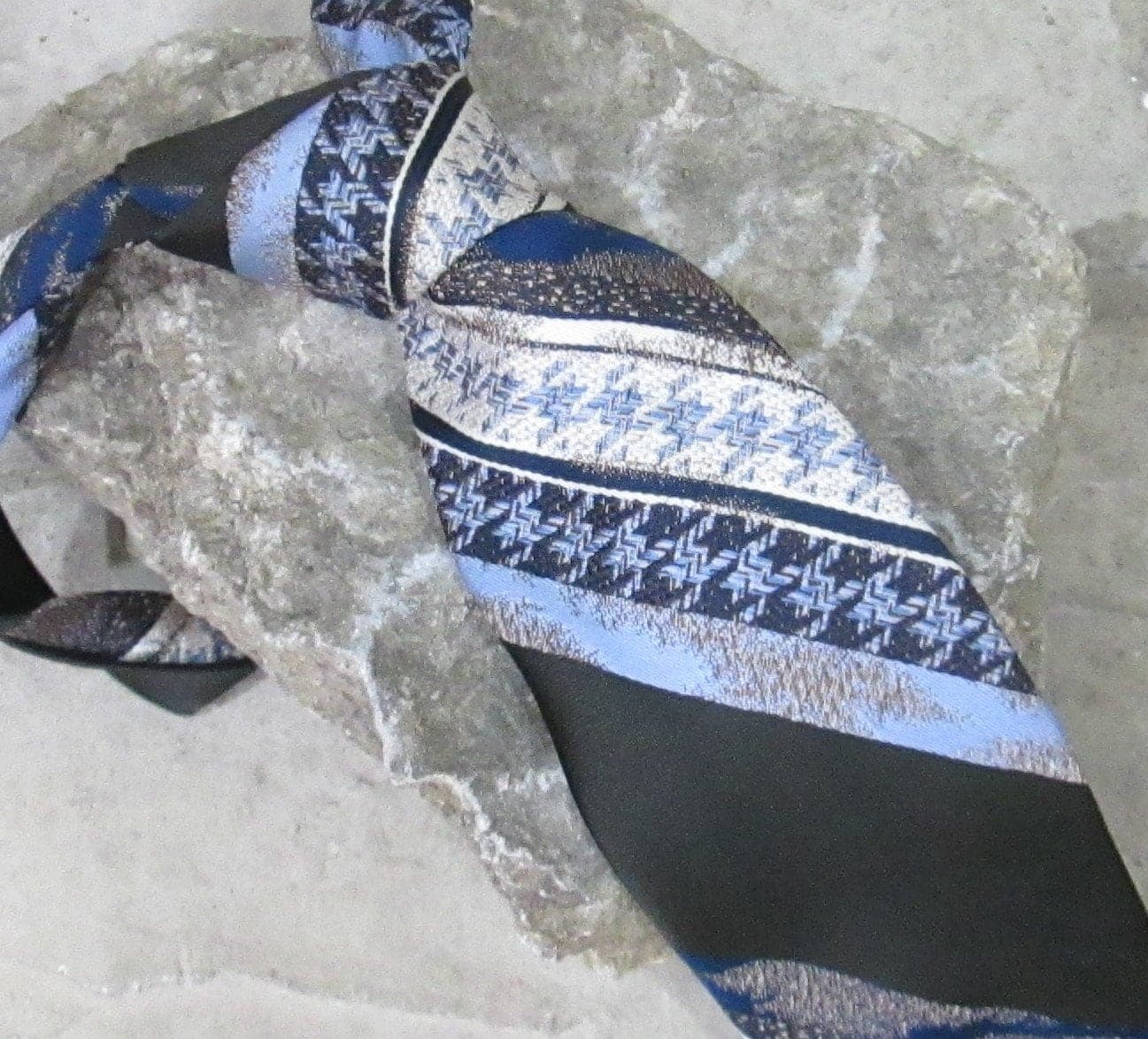 Vintage 1970's Pauline Trigere Polyester Print Tie