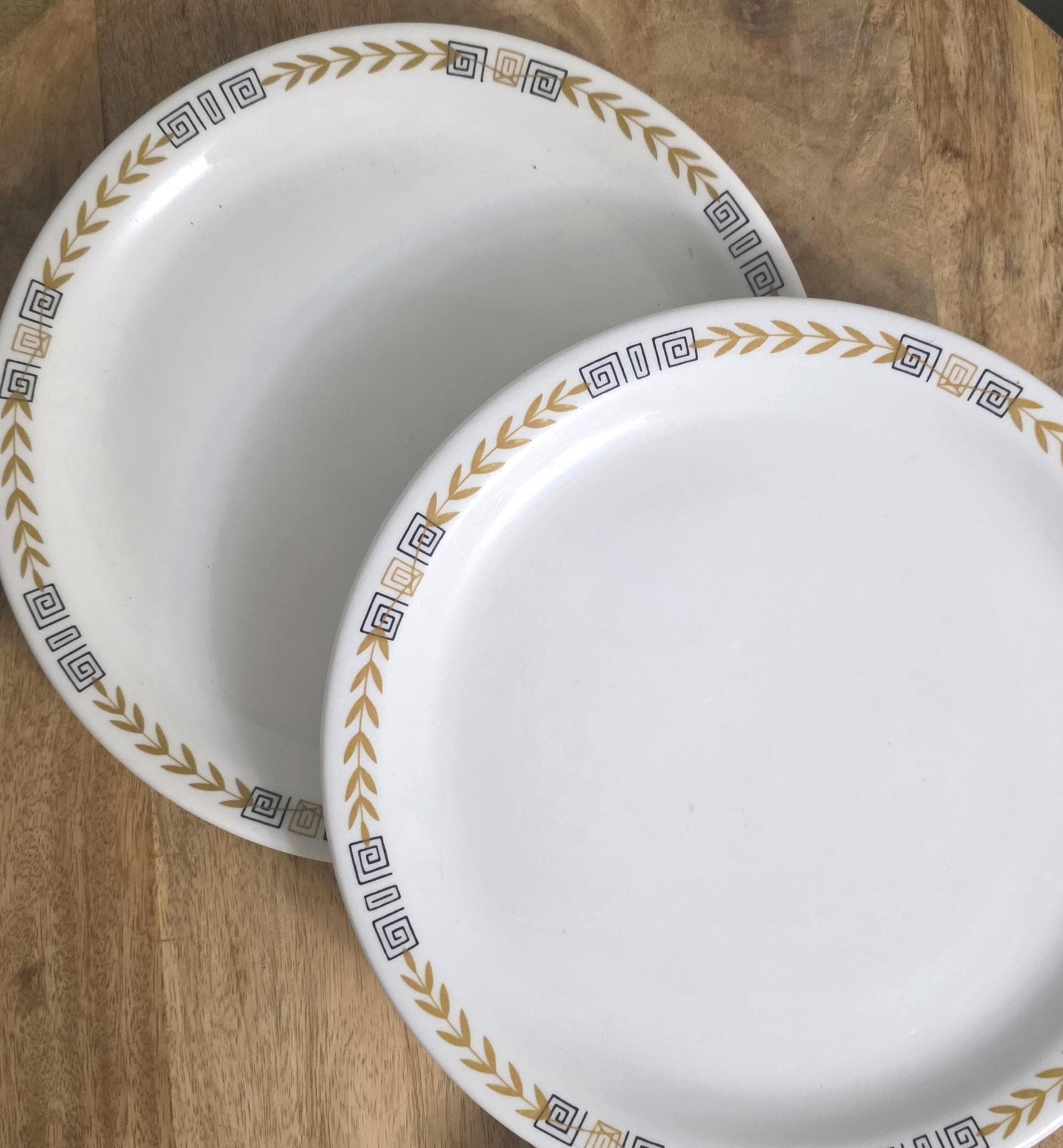 Vintage Tiki Pattern Restaurant Plates