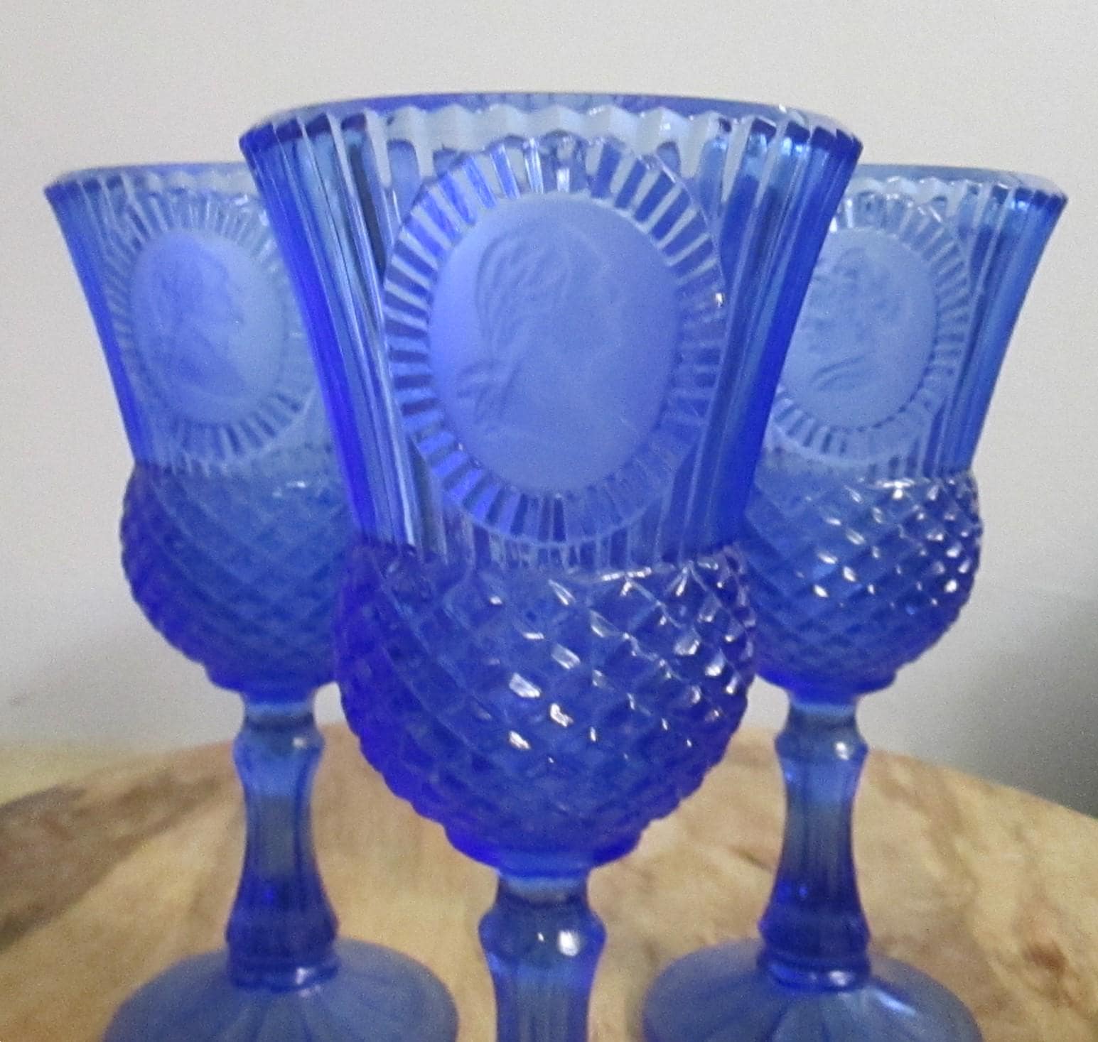 Vintage Avon Fostoria Bicentennial Blue George Washington Goblet Wine Glasses - Thumbnail 2