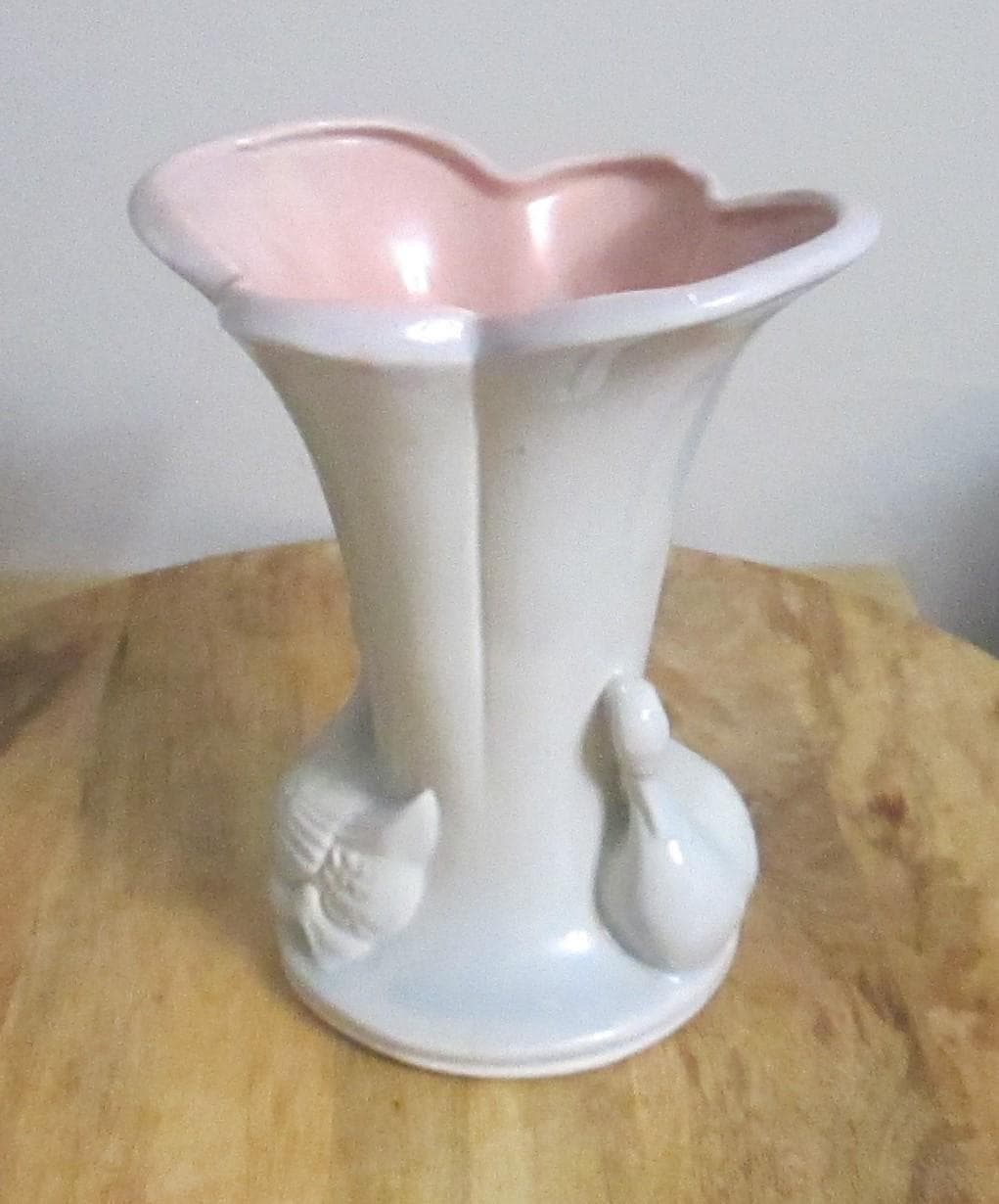 Vintage Gonder Pottery Gray and Pink Swan Vase - Thumbnail 3