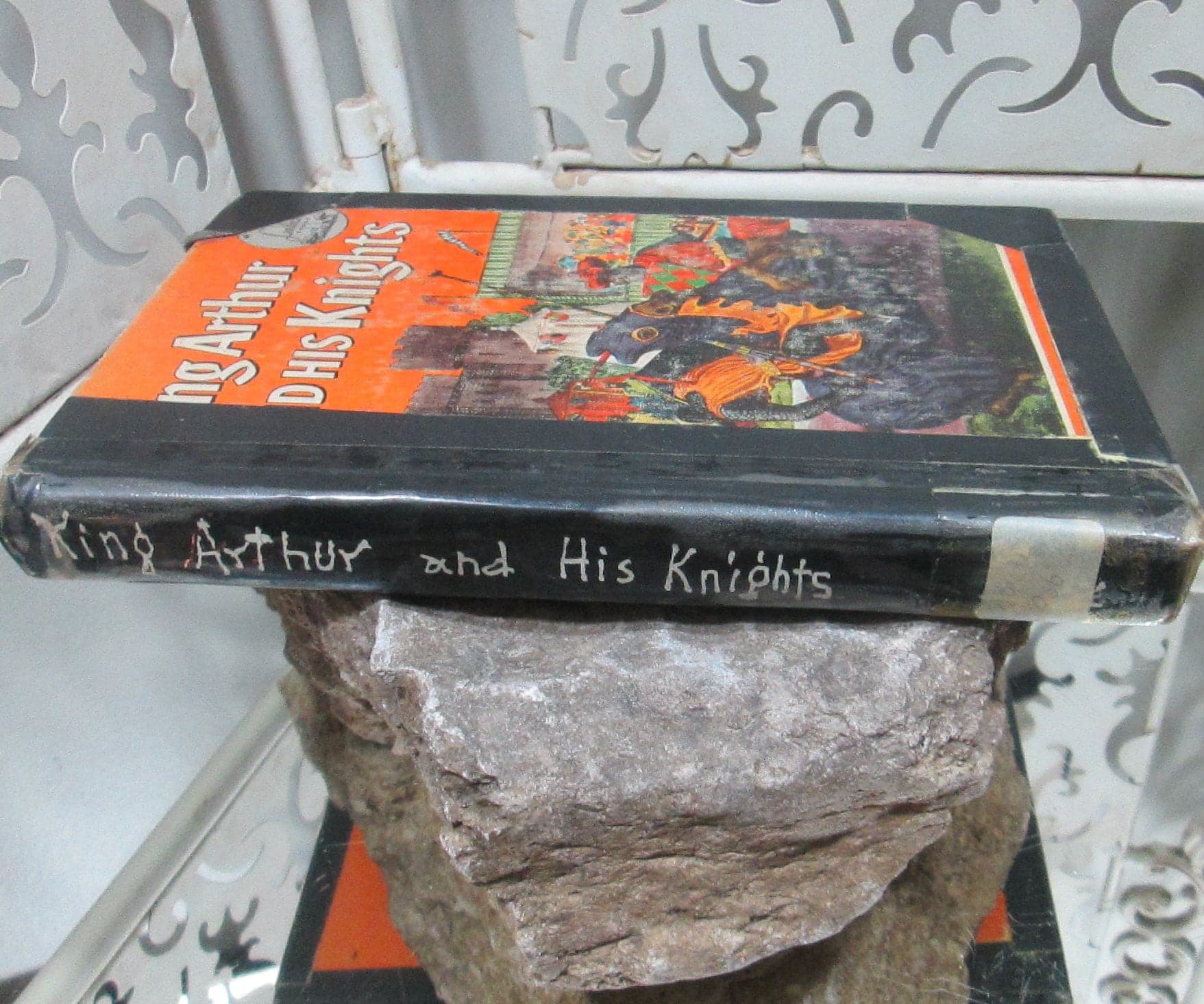 Vintage Book King Arthur and His Knights 1953 - Thumbnail 2