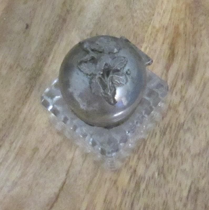Antique Repousse Rose Design Hinged Cap Inkwell - Thumbnail 2